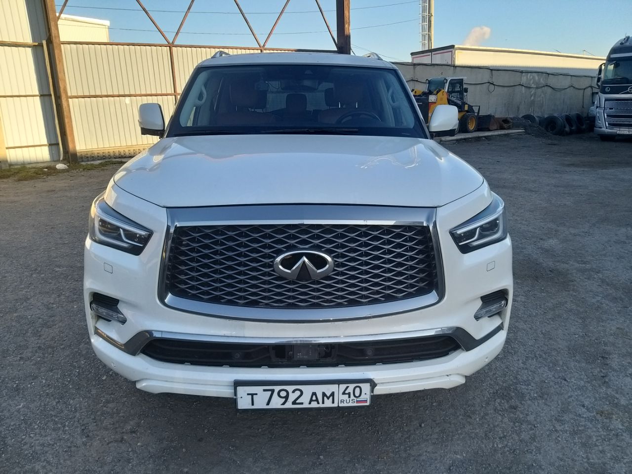 Infiniti QX80 LUXE SENSORY ProACTIVE 8 Seater ( 405 hp)