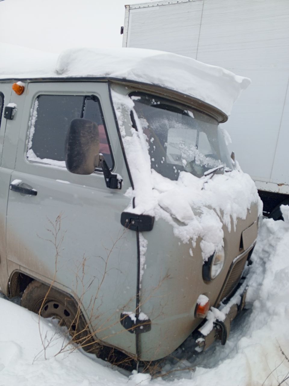 UAZ 3909* Бортовой 390945 (Тент, 4+1 мест, без ABS, Бензиновый, 2,7 л, 112 л.с.)