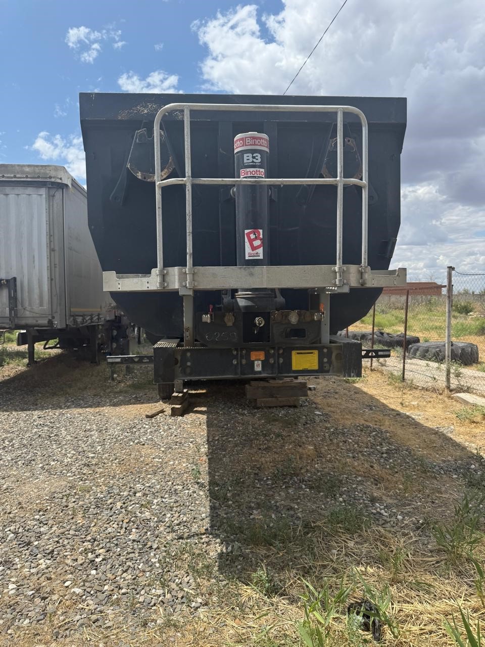 Grunwald 9453 Полуприцеп самосвальный 9453-0000010-50