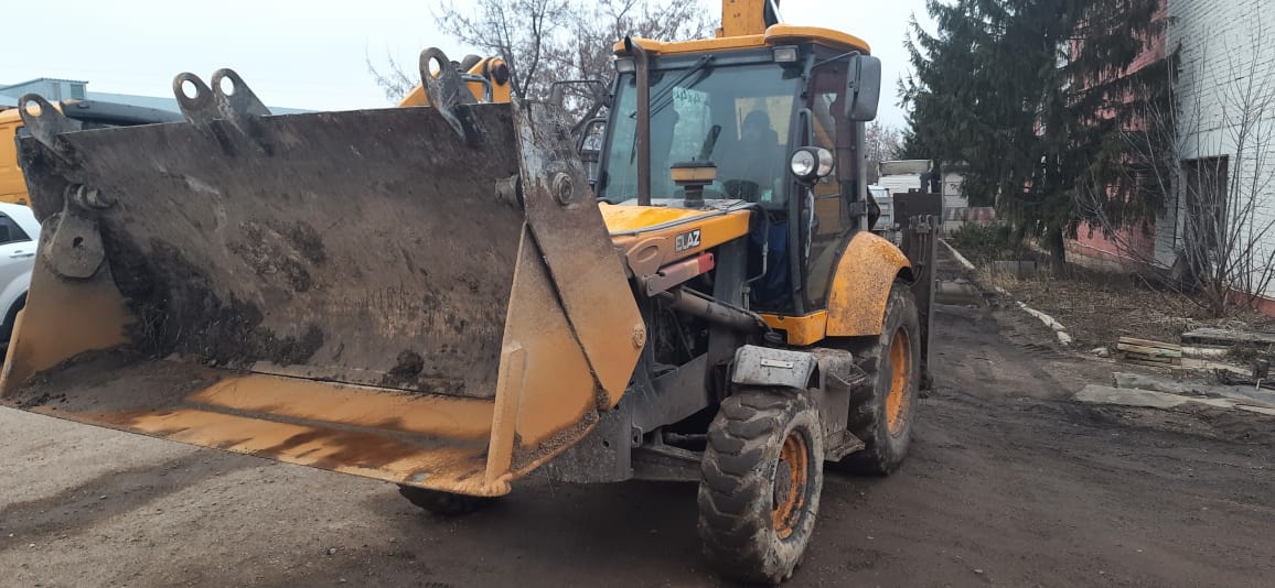 ELAZ BL 880 Экскаватор-погрузчик BL 880 (Дизельный, 4,4 л, 100 л.с., МТ)