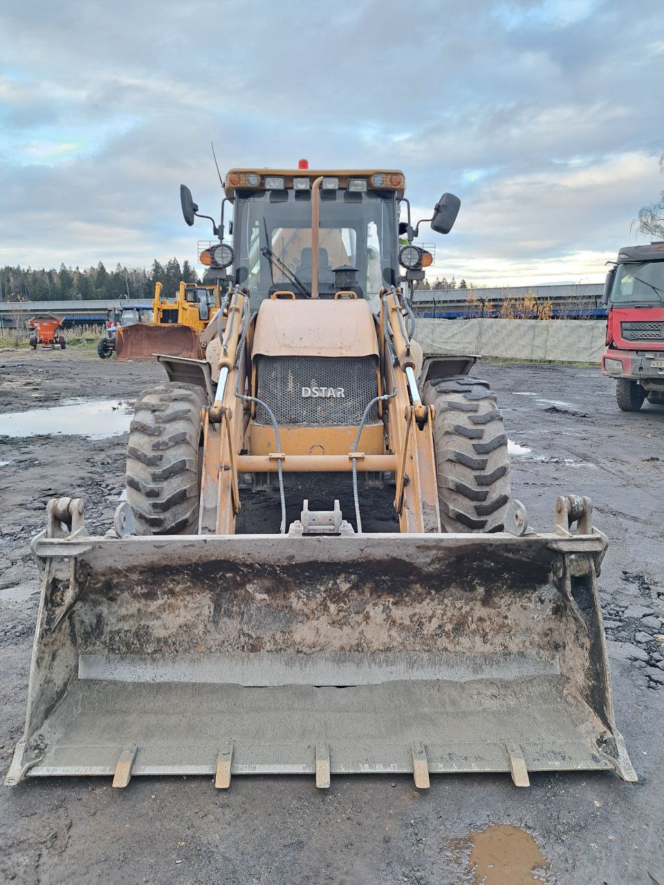 REDSTAR T28* Экскаватор-погрузчик T28/28 (Дизельный, 4,8 л, 102 л.с., АТ)