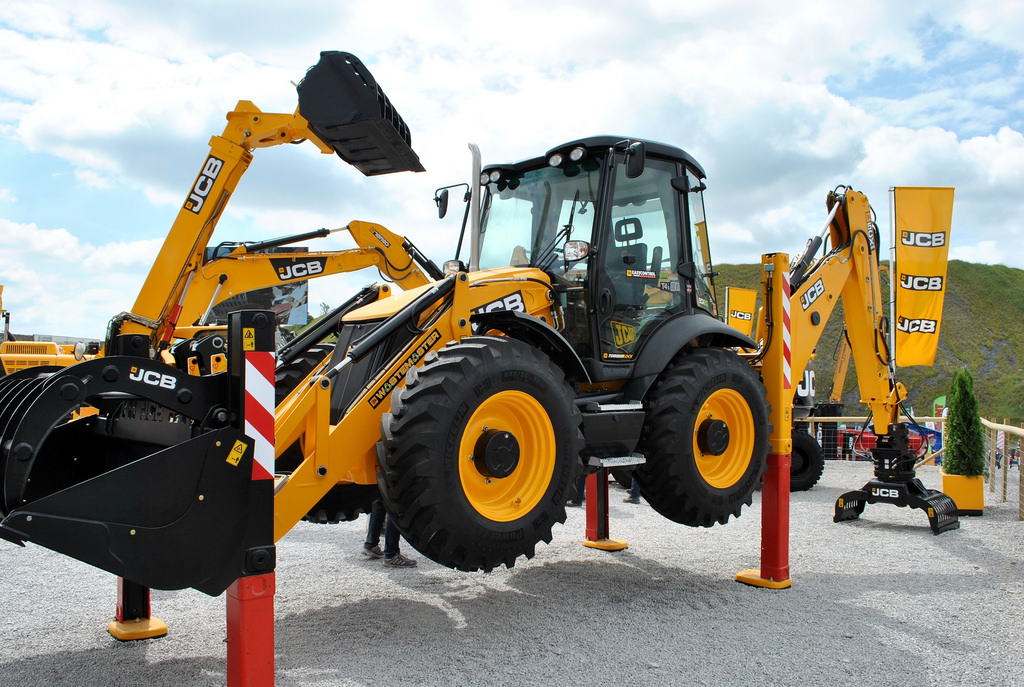 Лучший экскаватор погрузчик. JCB 5cx погрузчик. Трактор JCB 5cx. Погрузчик JCB 4cx. JCB 5cx Eco экскаватор-погрузчик.