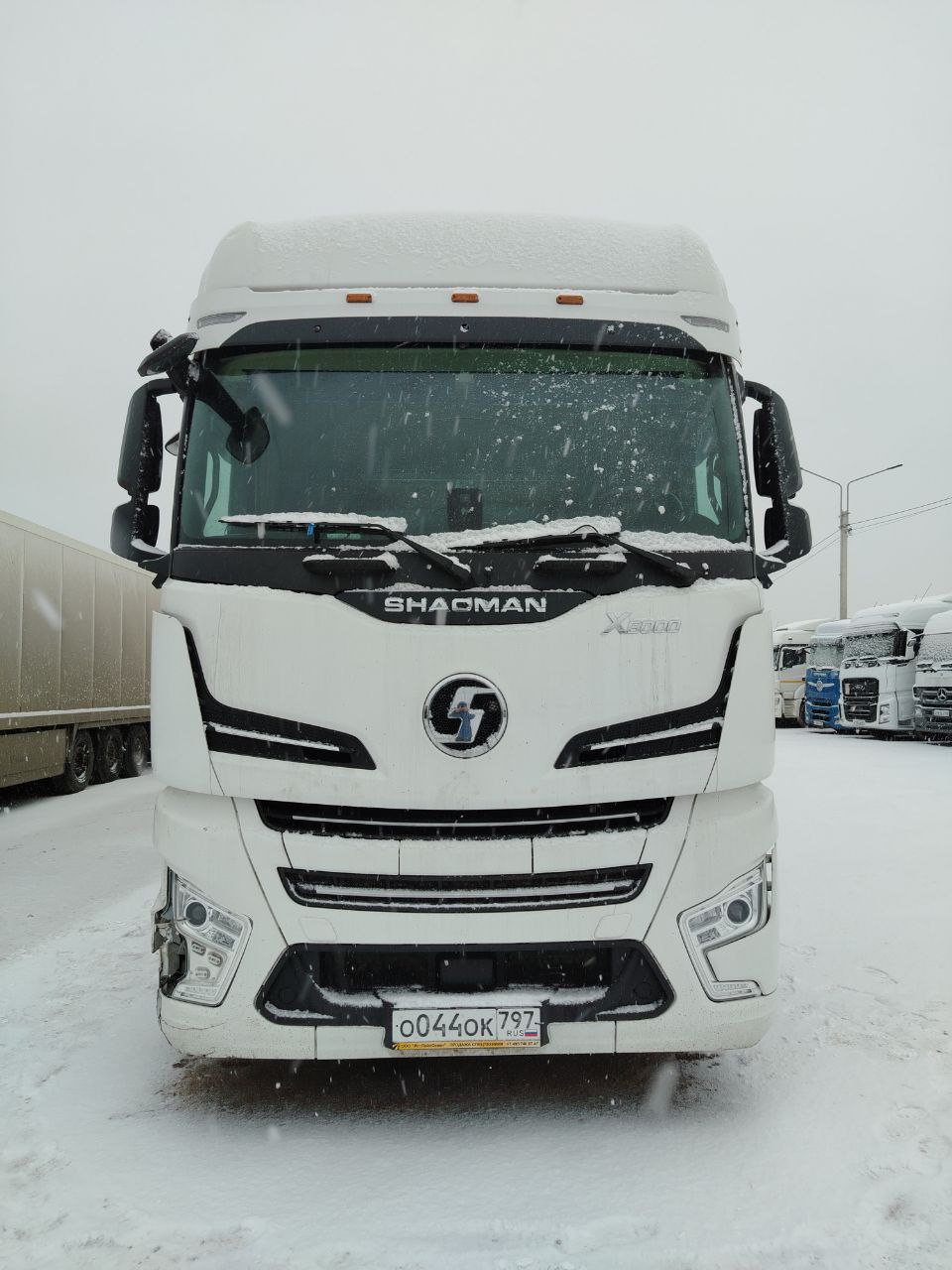 Shacman (Shaanxi) SX* 4x2 Седельный тягач SX4188YY381 (Дизельный, 12,5 л, 480 л.с., АТ)