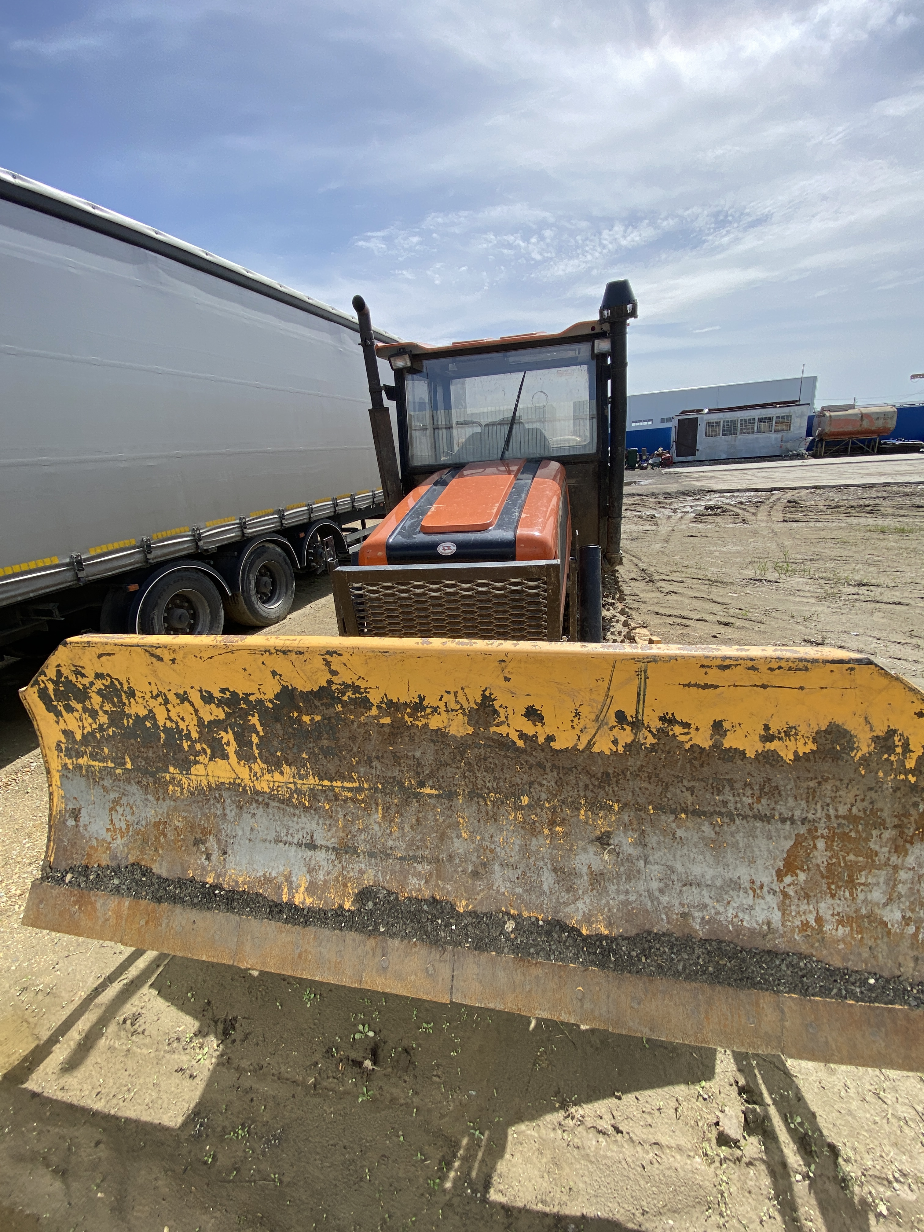 ЗСМ Волгоградский Трактор ВТГ-100* Трактор с бульдозерным оборудованием ВТГ-100-РС4 (Дизельный, 7,1 л, 98 л.с., МТ)