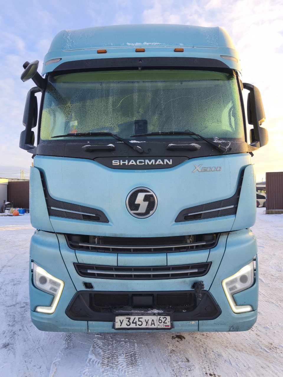 Shacman (Shaanxi) SX* 4x2 Седельный тягач SX4188YY381 (Дизельный, 12,5 л, 473 л.с., АТ)