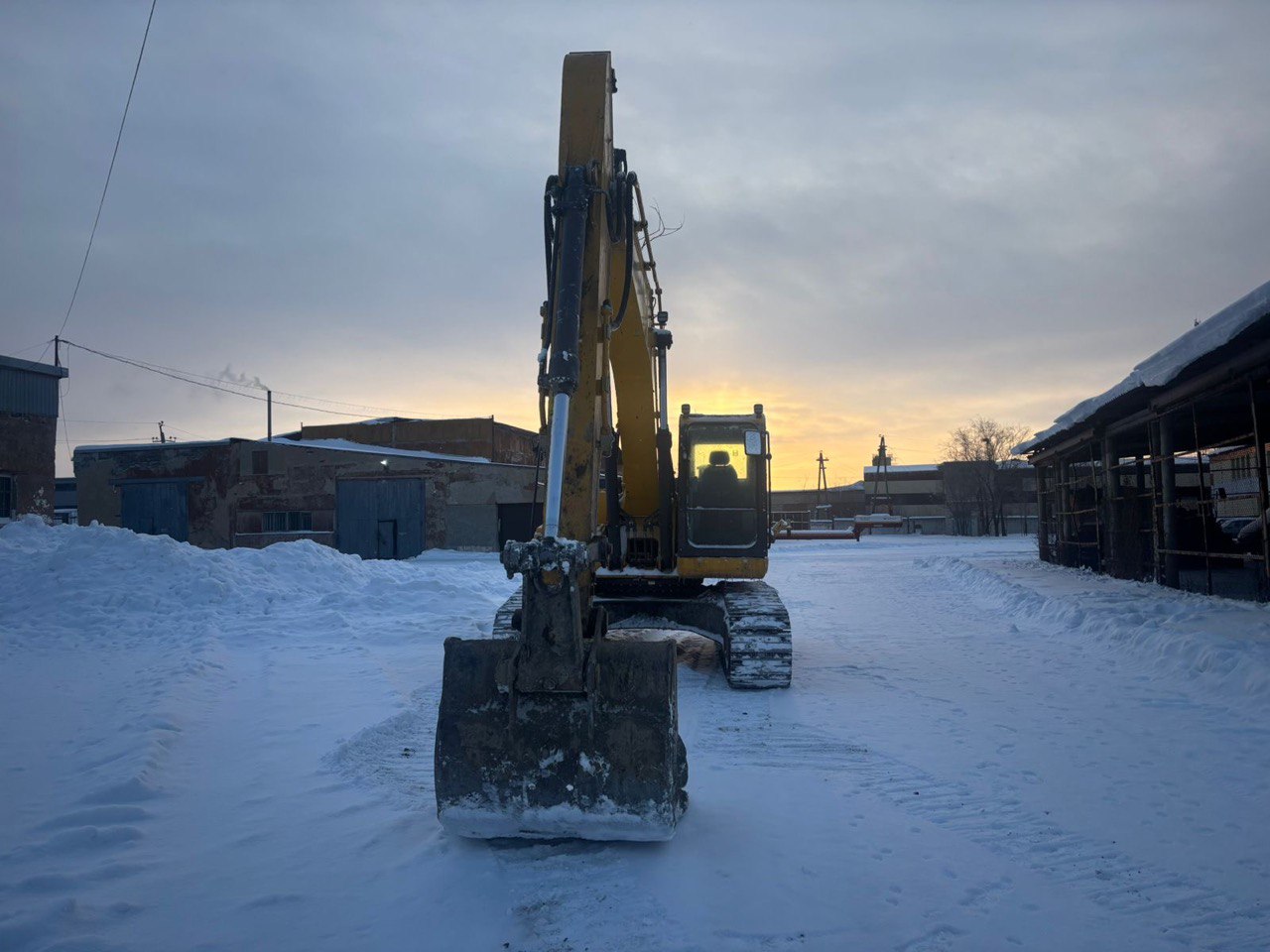 SHANTUI SE* Экскаватор SE220LC (Дизельный, 5,9 л, 152 л.с., АТ)