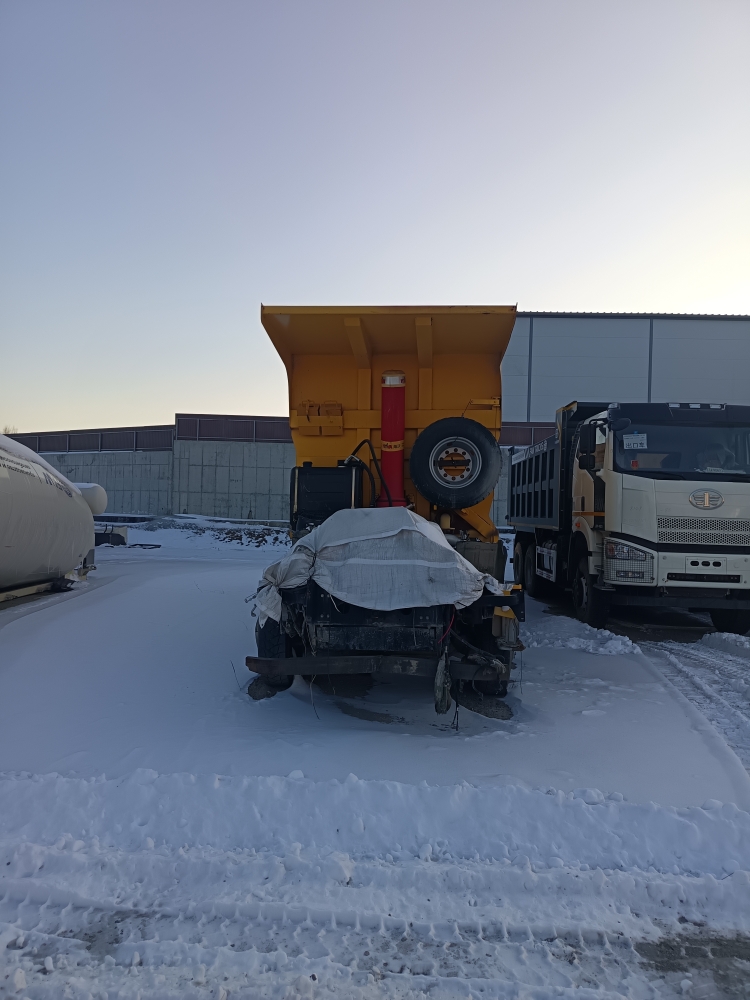 FAW J6 8x4 Самосвал СА3310Р66K24T4E5 (Дизельный, 11,1 л, 420 л.с., МТ)