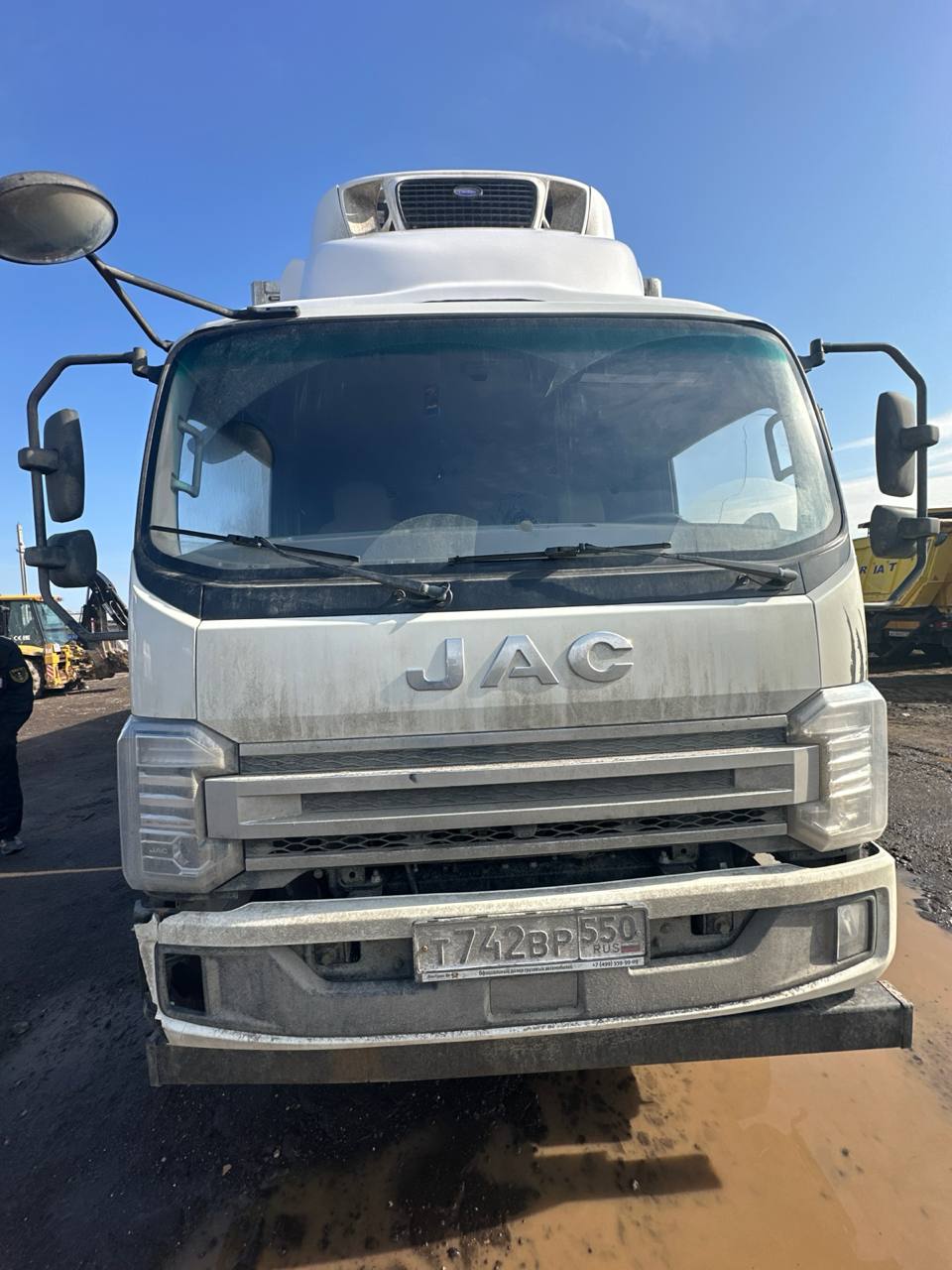 JAC N120 Изотермический/рефрижератор с гидробортом 7712К-0000010-02 (Рефрижератор, Дизельный, 4,5 л, 207 л.с., МТ)