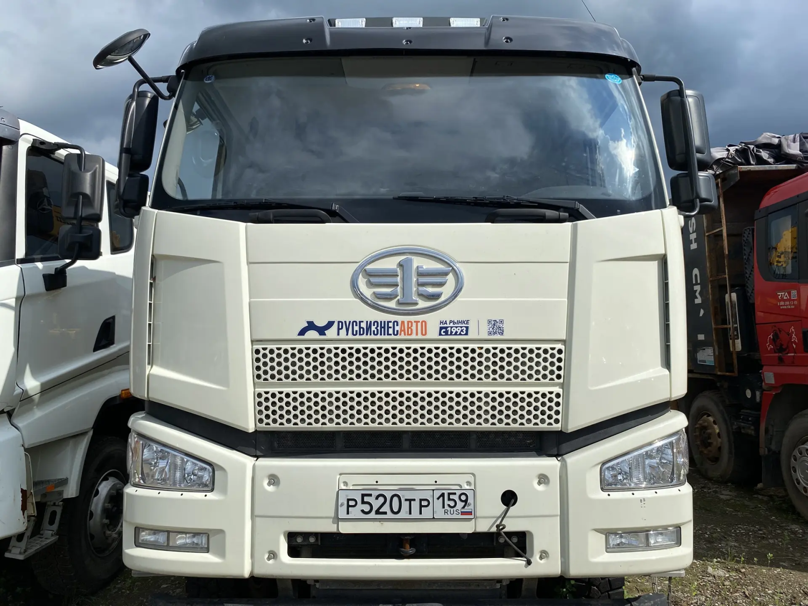 FAW J6 6x6 Бортовой с КМУ 638783-03CM (Дизельный, 11,1 л, 420 л.с., МТ)