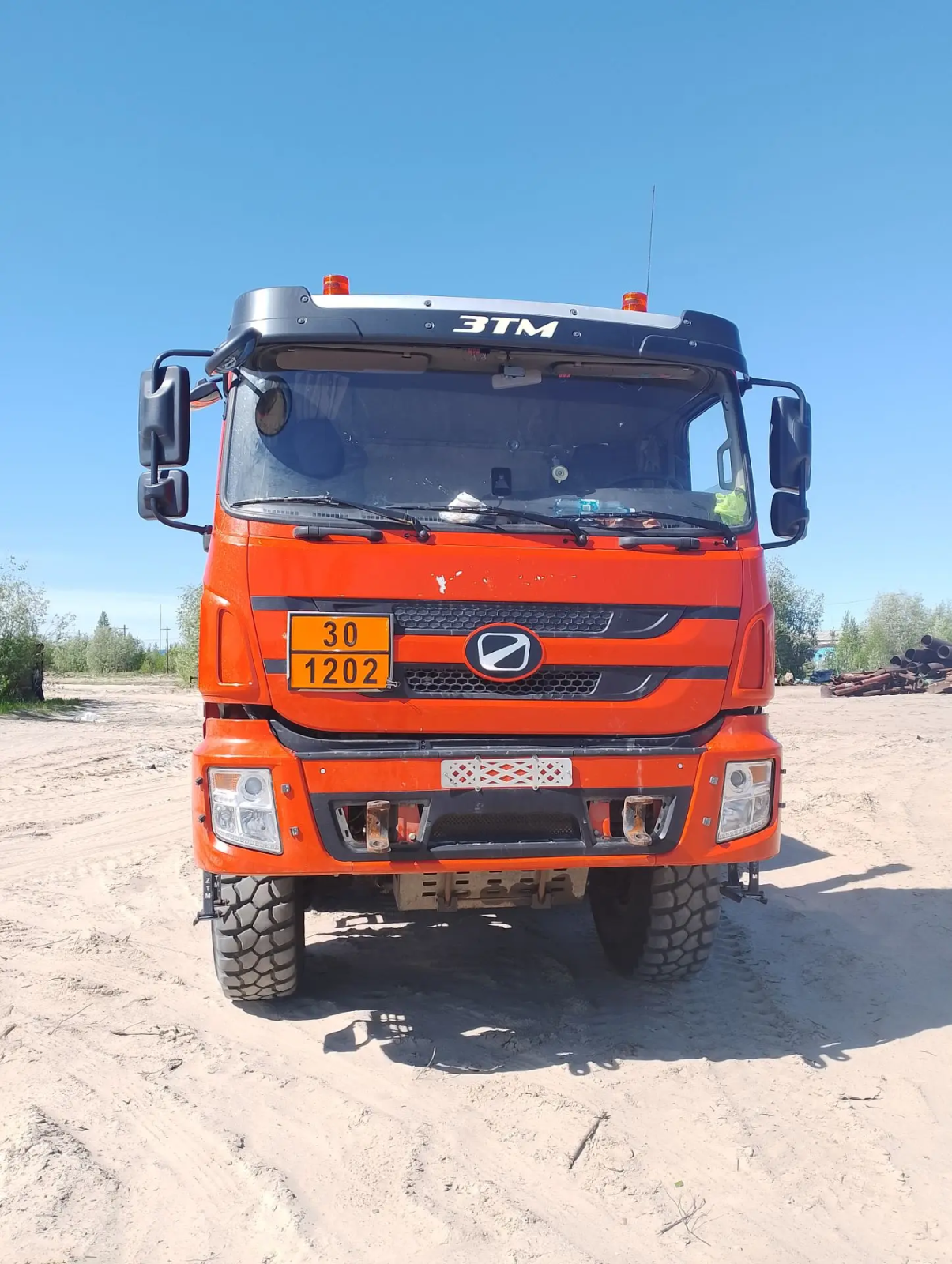 ХАНТ 8051* 8x8 Автоцистерна нефтепромысловая 8051B6X (Дизельный, 11,6 л, 423 л.с. МТ), 2025г., 52621 км