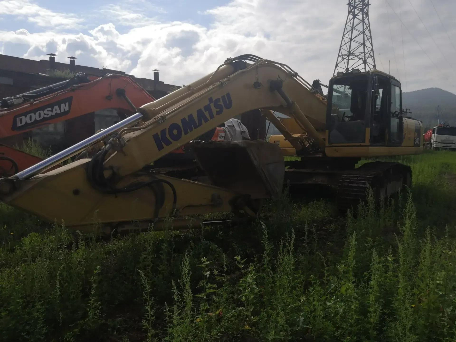 KOMATSU PC 300 Экскаватор PC 300-8M0	(Дизельный, 8,3 л, 250 л.с., АТ)