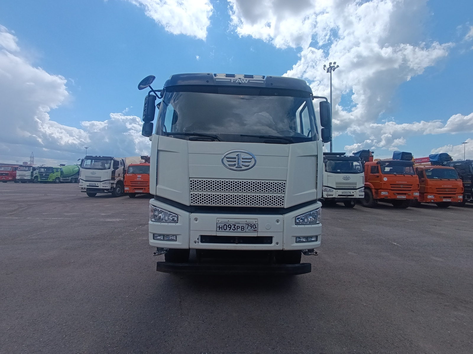 FAW J6 6x4 Бортовой с КМУ 7066-F8 	(Дизельный, 8,6 л, 375 л.с., МТ)