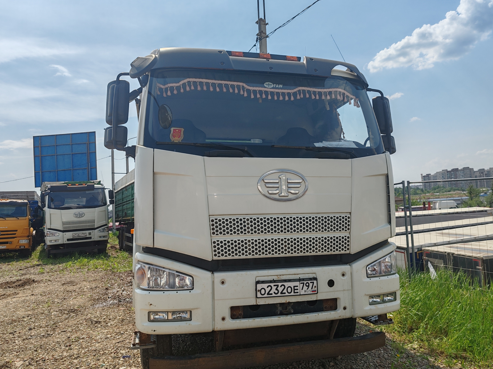 FAW J6 6x4 Зерновоз 558983-41 (Дизельный, 11,1 л, 420 л.с., МТ)