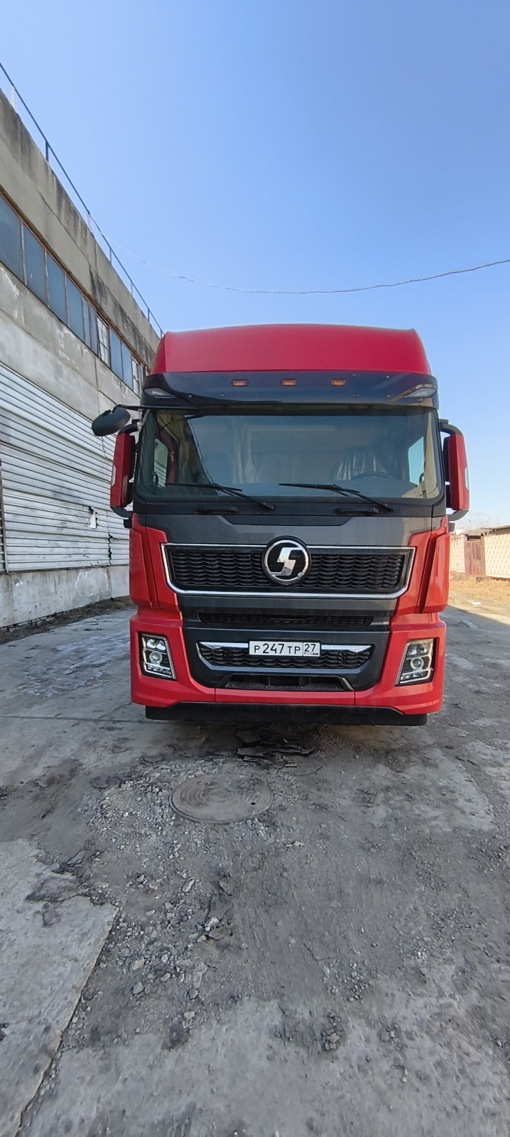 Shacman (Shaanxi) SX* 6x4 Седельный тягач SX42584V324 (Дизельный, 11,6 л, 423 л.с., МТ)