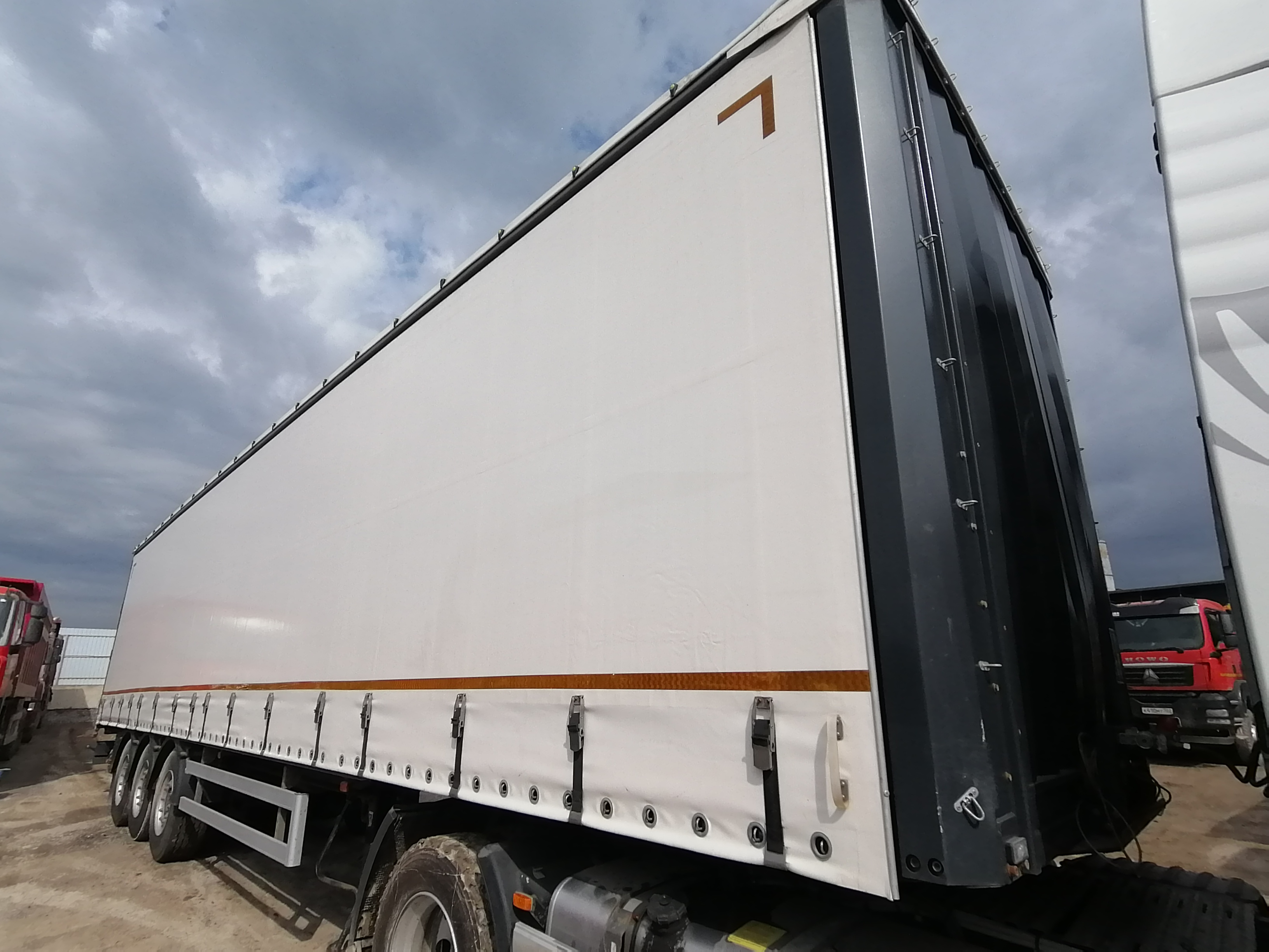 UAT SCFG* Полуприцеп Бортовой/Шторный SCFG-9226.01 (Шторный)