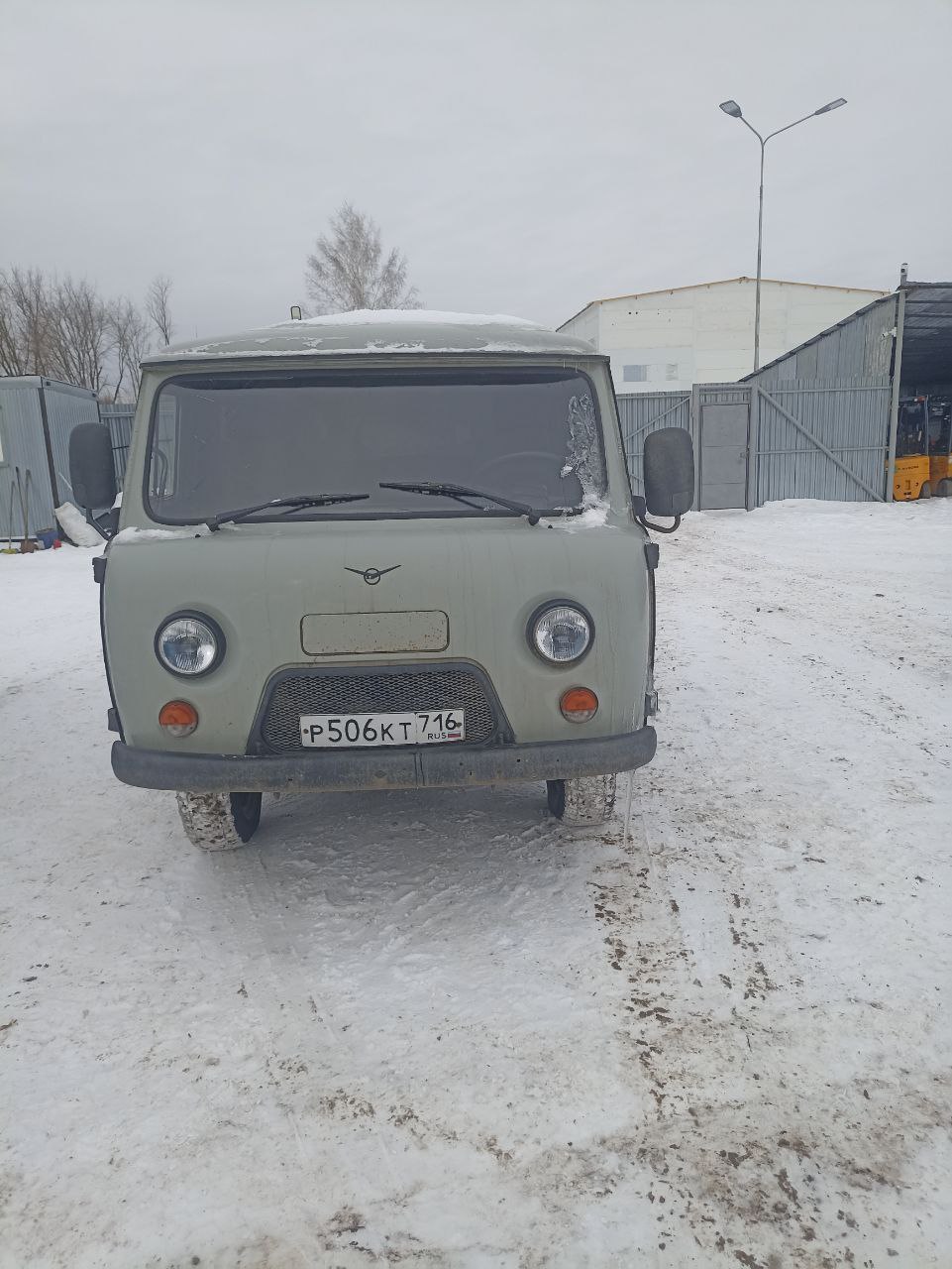 UAZ 3909* Грузопассажирский 390995 (Грузопассажирский, 4+1 мест, без ABS, Бензиновый, 2,7 л, 112 л.с.)