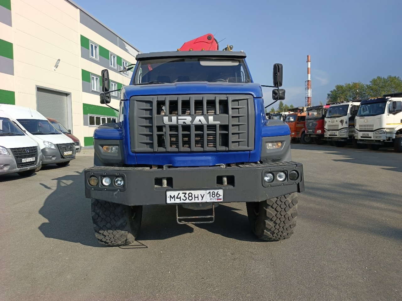 Ural NEXT 4320 6x6 Седельный тягач с КМУ SM03-04N (Дизельный, 6,7 л, 273 л.с., МТ)