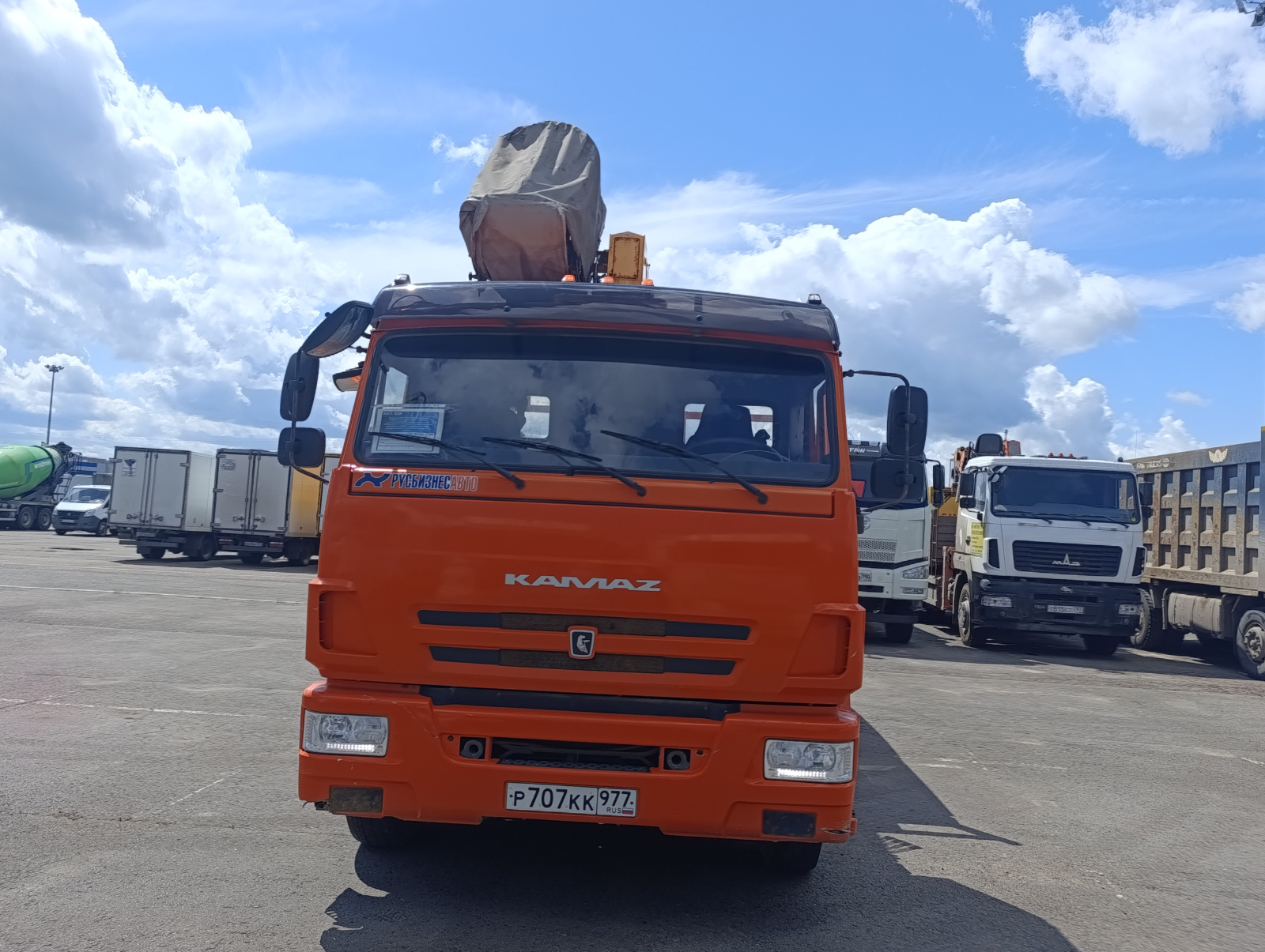 КамАЗ 65115 6x4 Бортовой с КМУ 732450 (Дизельный, 11,7 л, 301 л.с., МТ)