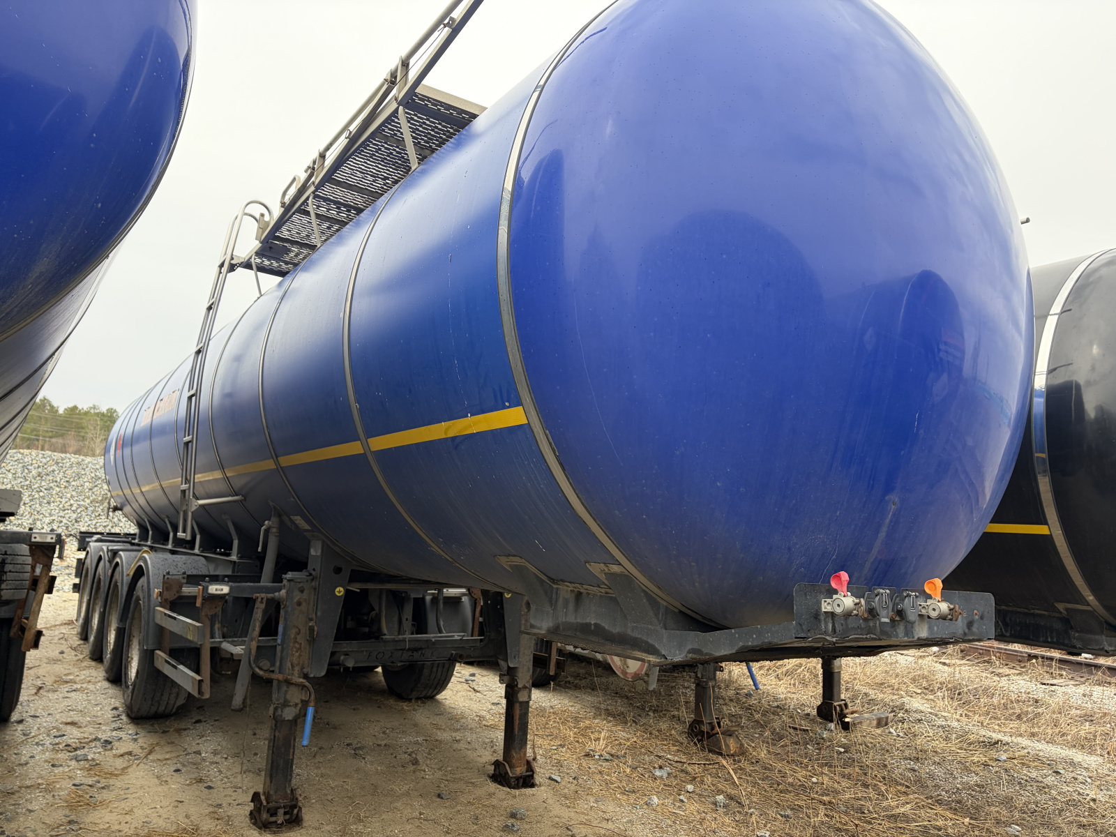 FoxTank 8777 Полуприцеп цистерна 877721 (светлые нефтепродукты)