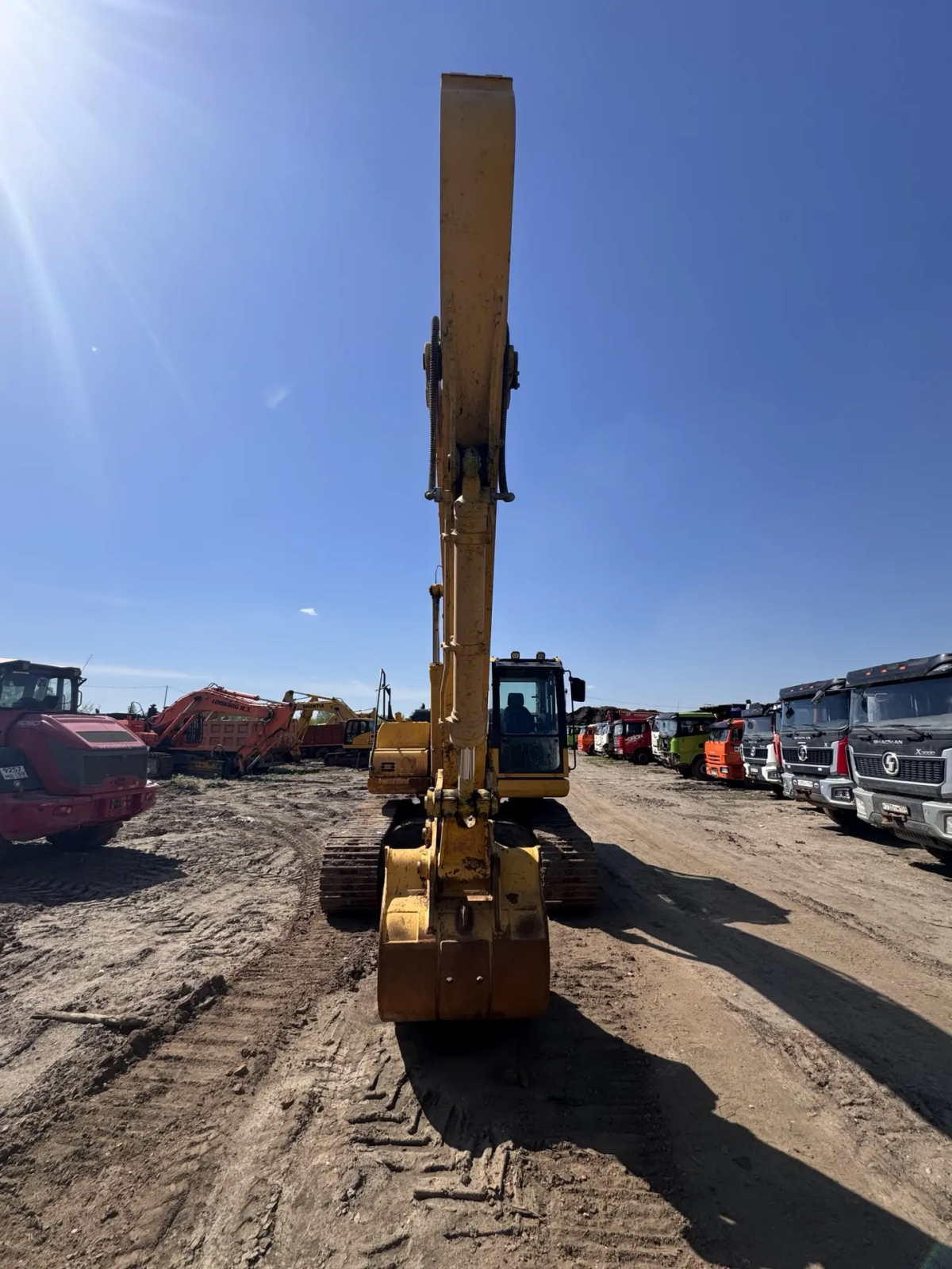 KOMATSU PC 220 Экскаватор PC 220-8M0 (Дизельный, 6,7 л, 167 л.с., АТ)