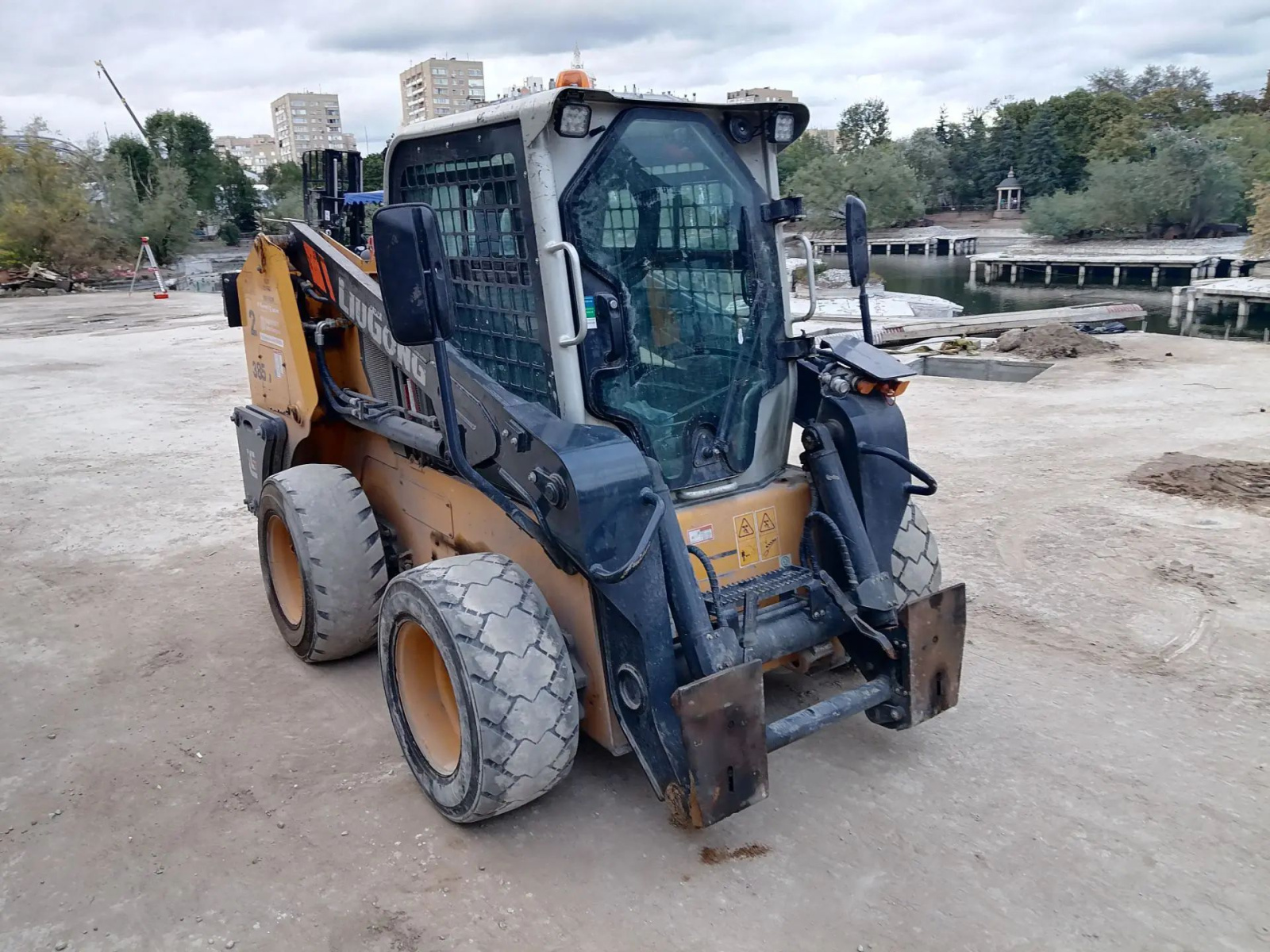 LiuGong CLG* Мини погрузчик CLG385B	(Дизельный, 3,3 л, 83 л.с., АТ)