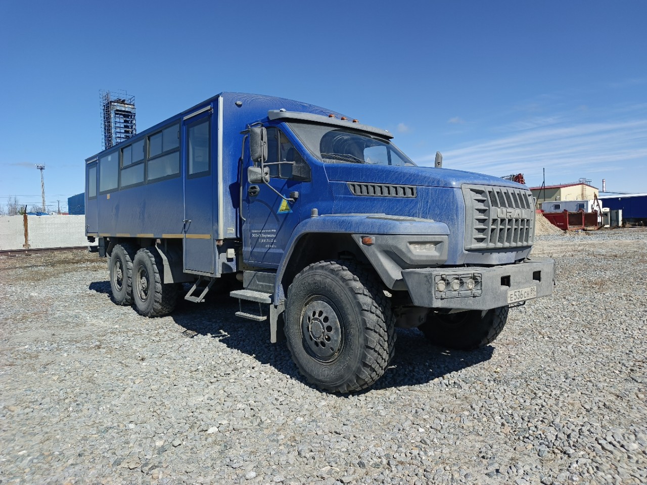 Ural 3255 6x6 Вахтовый автобус 32551-5013-71 (Дизельный, 6,7 л, 238 л.с., 22 пас.)