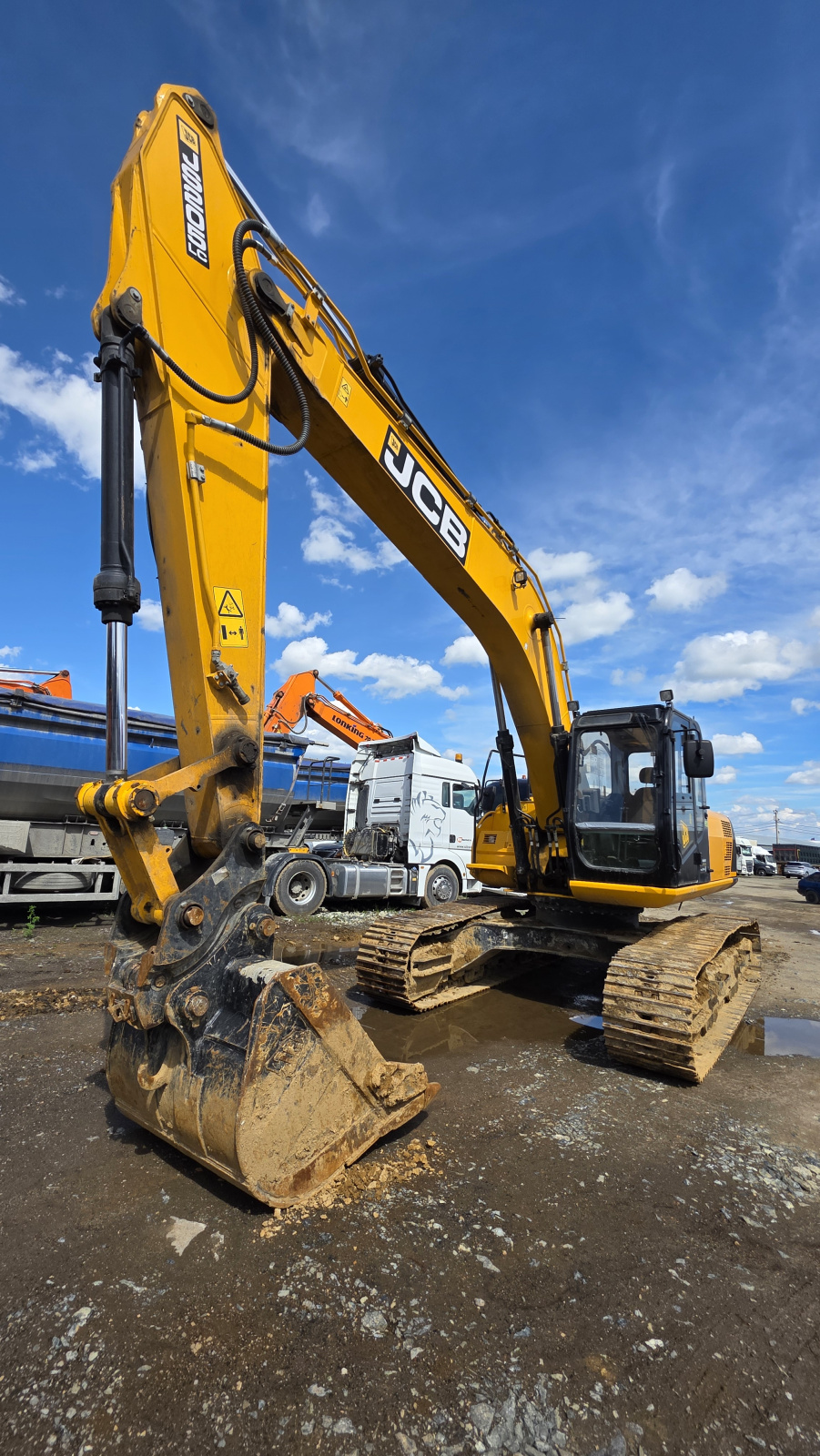 JCB JS 205 Экскаватор JS 205 LC (Дизельный, 5,9 л, 140 л.с., АТ)