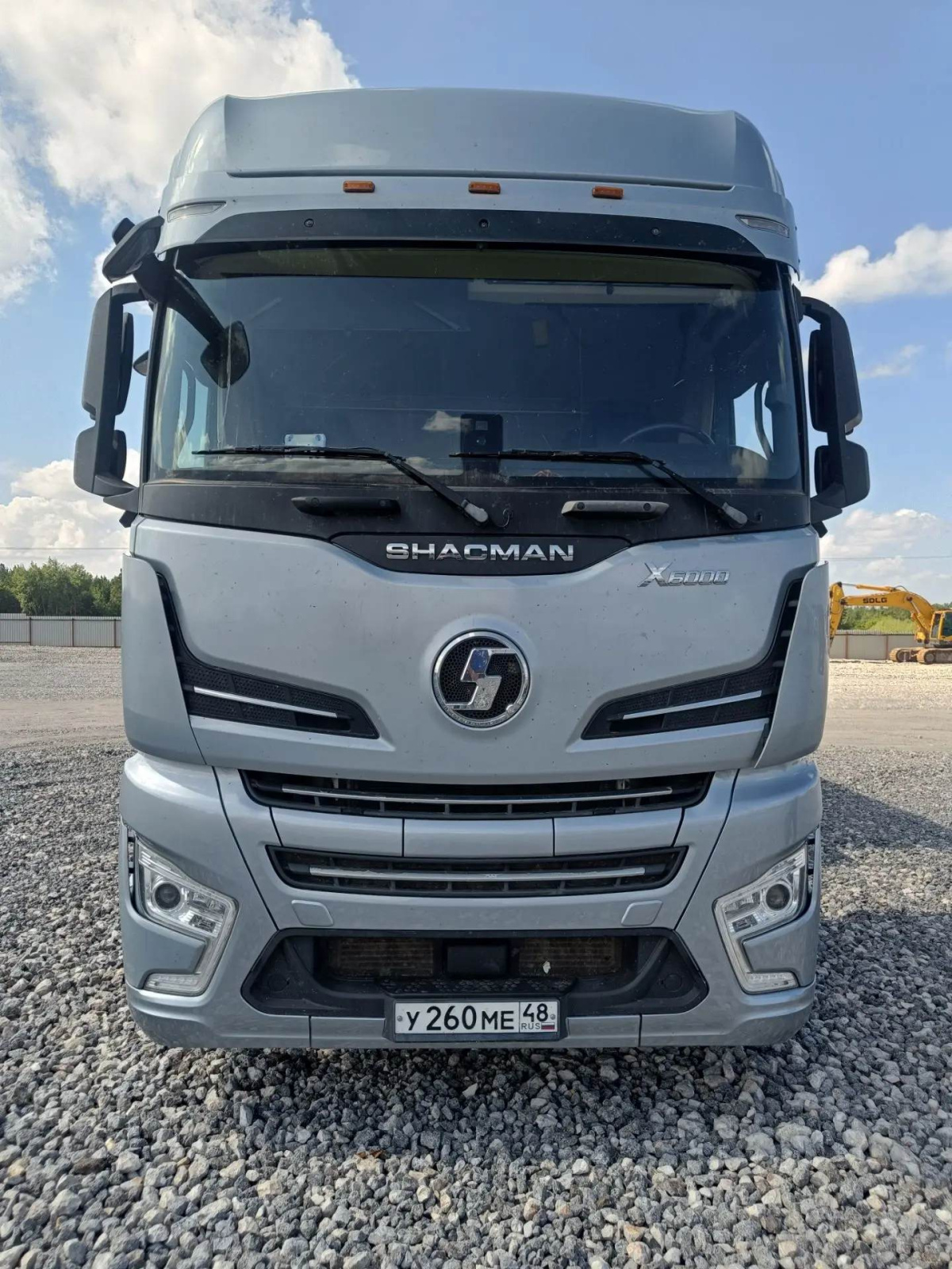 Shacman (Shaanxi) SX* 4x2 Седельный тягач SX4188YY381 (Дизельный, 12,5 л, 473 л.с., АТ)