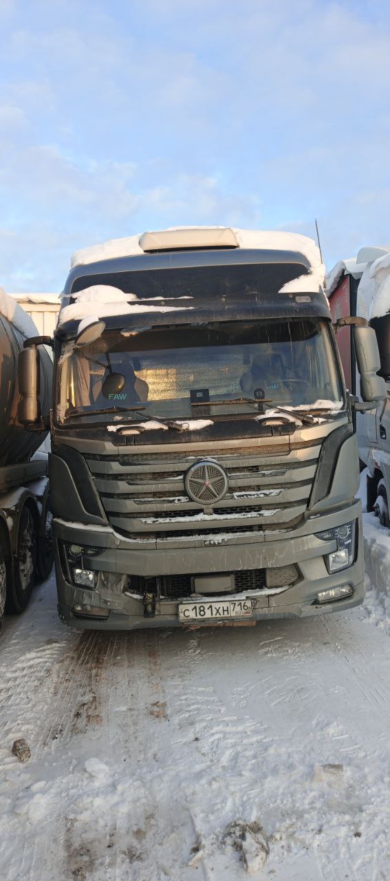 Dayun CGC418* 4x2 Седельный тягач CGC4181 (Дизельный, 11,6 л, 460 л.с., АТ)