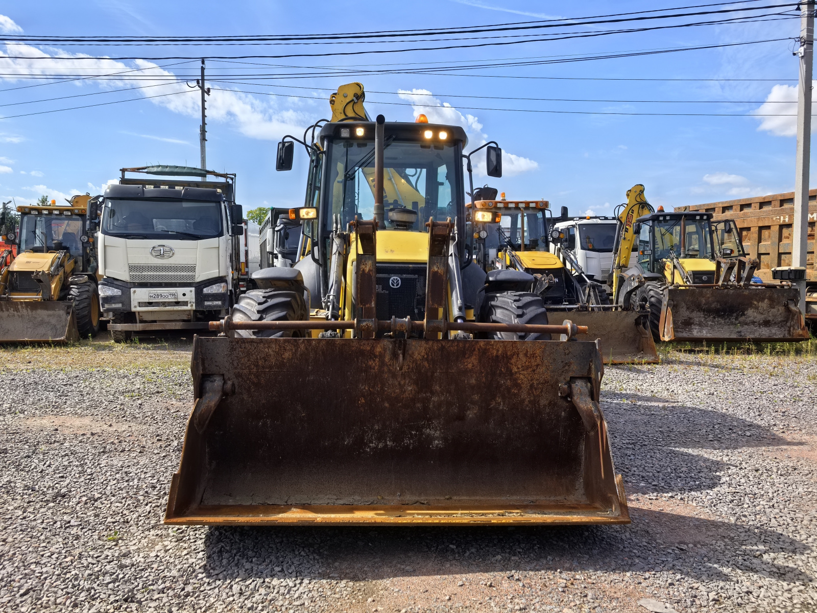 New Holland B115* Экскаватор-погрузчик B115B (Дизельный, 4,5 л, 110 л.с., АТ)