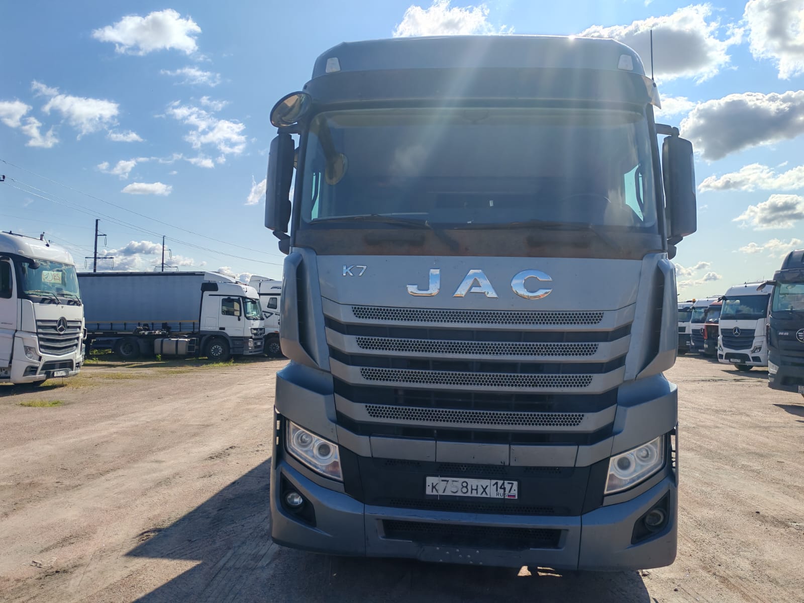 JAC K7 4x2 Седельный тягач K7 AT (Дизельный, 11,8 л, 488 л.с., АТ)