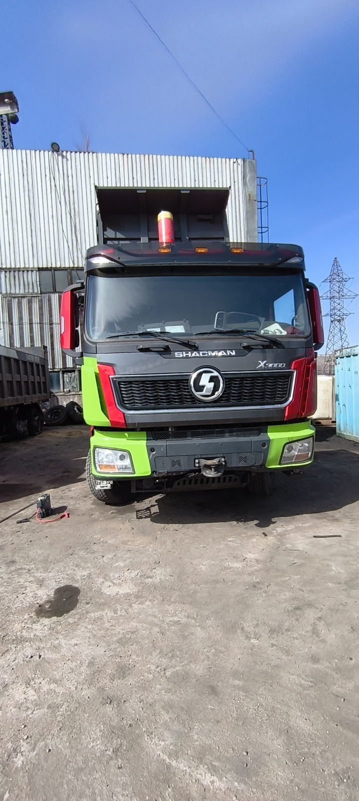 Shacman (Shaanxi) SX* 8x4 Самосвал SX331863366 (Дизельный, 12,5 л, 544 л.с., МТ), 2023г.