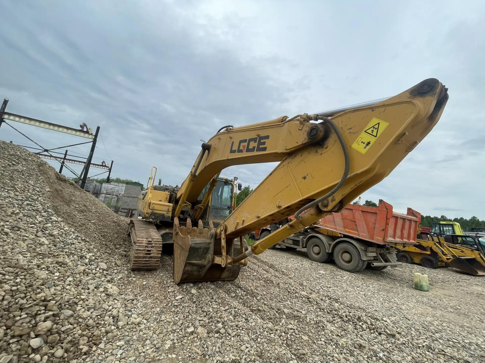 LGCE E6300 Экскаватор E6300F (Дизельный, 7,8 л, 253 л.с., АТ)