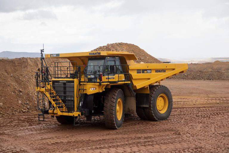 KOMATSU HD785 4x4 Самосвал HD785-7	(Дизельный, 30,5 л, 1195 л.с., АТ)