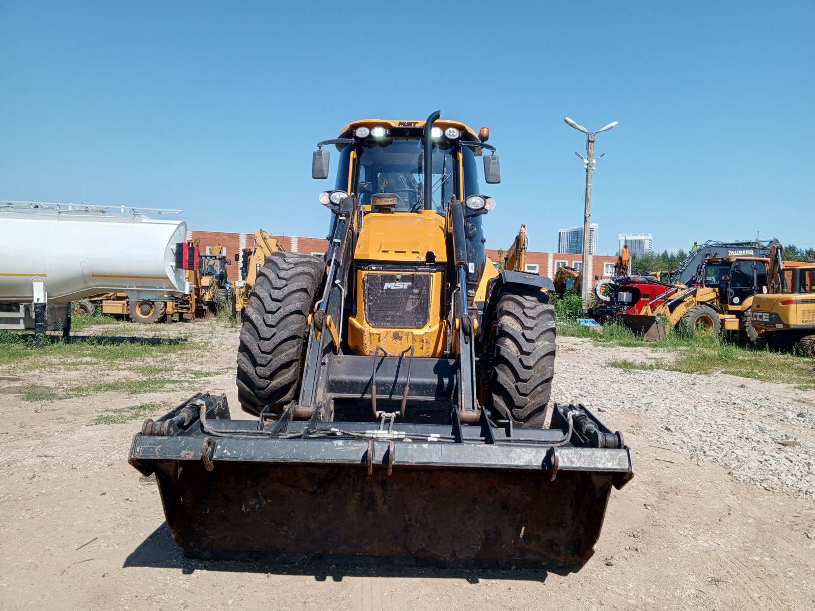 MST M644 S Экскаватор-погрузчик M644 S PLUS (Дизельный, 4.4 л, 101 л.с. АТ), 2024г., 3158 км