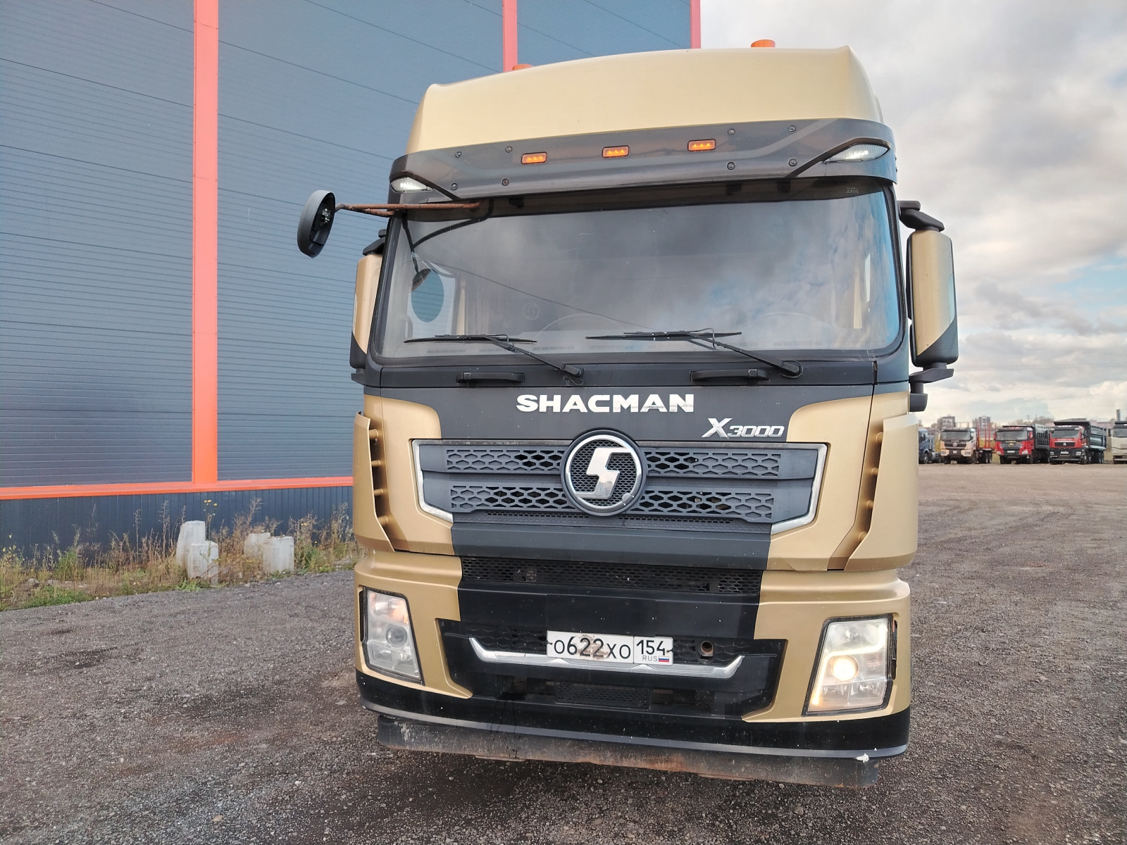 Shacman (Shaanxi) SX* 6x4 Седельный тягач SX42584V324 (Дизельный, 11,6 л, 423 л.с., МТ)