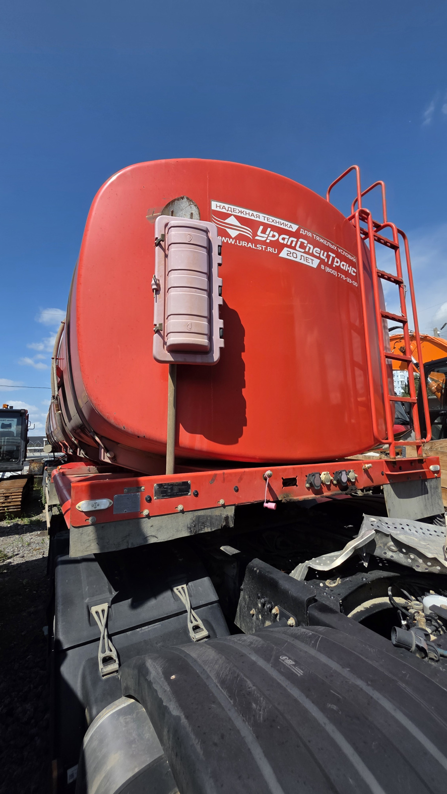 УралСпецТранс 9465* Полуприцеп цистерна 94652L-A2-06