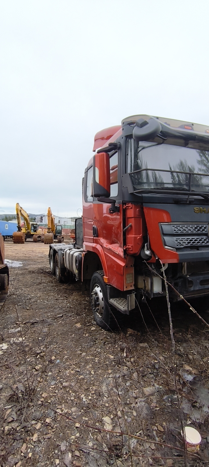 Shacman (Shaanxi) SX* 6x6 Седельный тягач SX42584DV385 (Дизельный, 11,6 л, 430 л.с., МТ), 2022г.