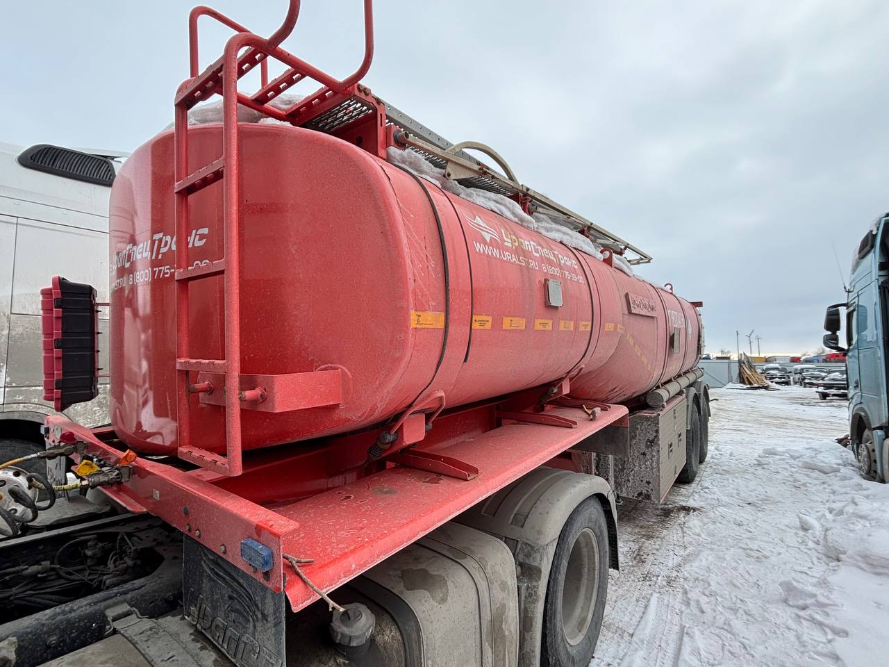 УралСпецТранс 9465* Полуприцеп цистерна 94652L-A1-02