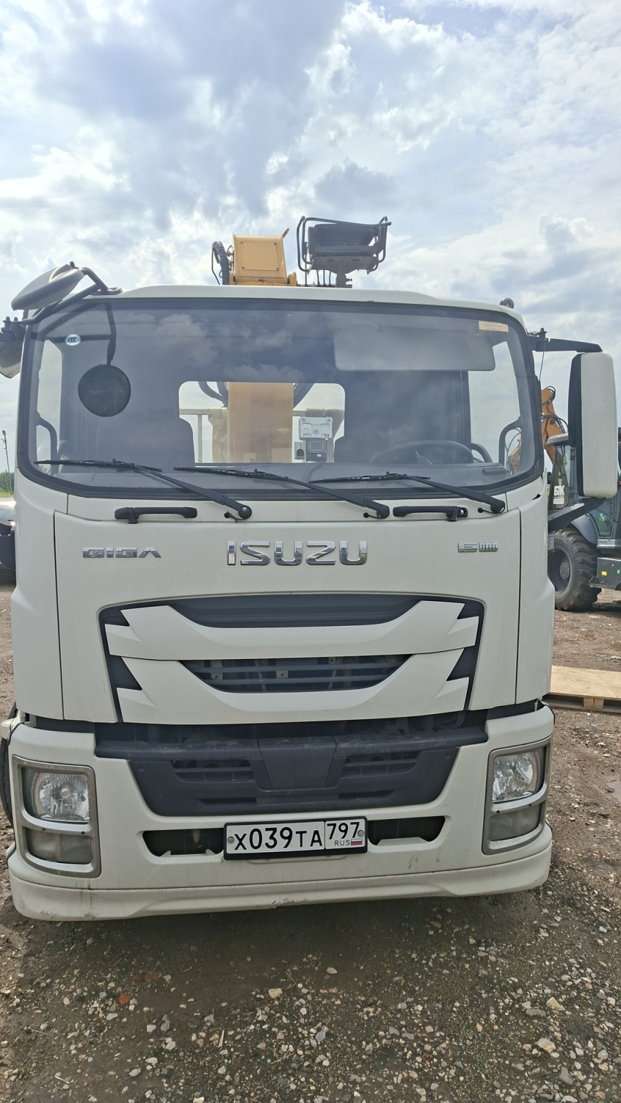 Isuzu Giga 4x2 Бортовой с КМУ GIGA (Дизельный, 5.2 л, 204 л.с. МТ), 2024г., 31604 км