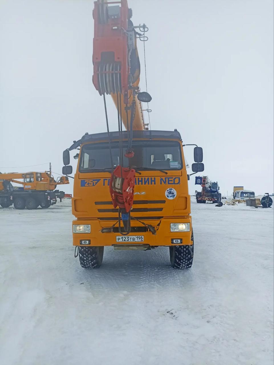 КамАЗ 43118 6x6 Автокран КС-55713-5Л-1 (Дизельный, 11,8 л, 300 л.с., МТ)