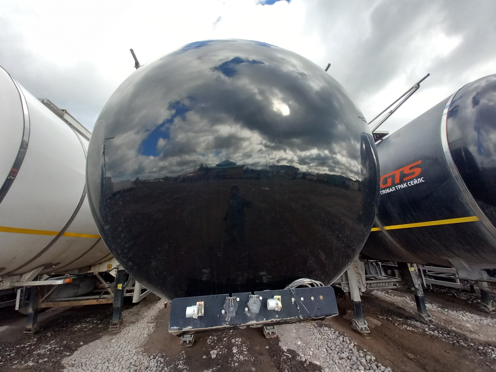 FoxTank 8777 Полуприцеп цистерна 877721 (светлые нефтепродукты)