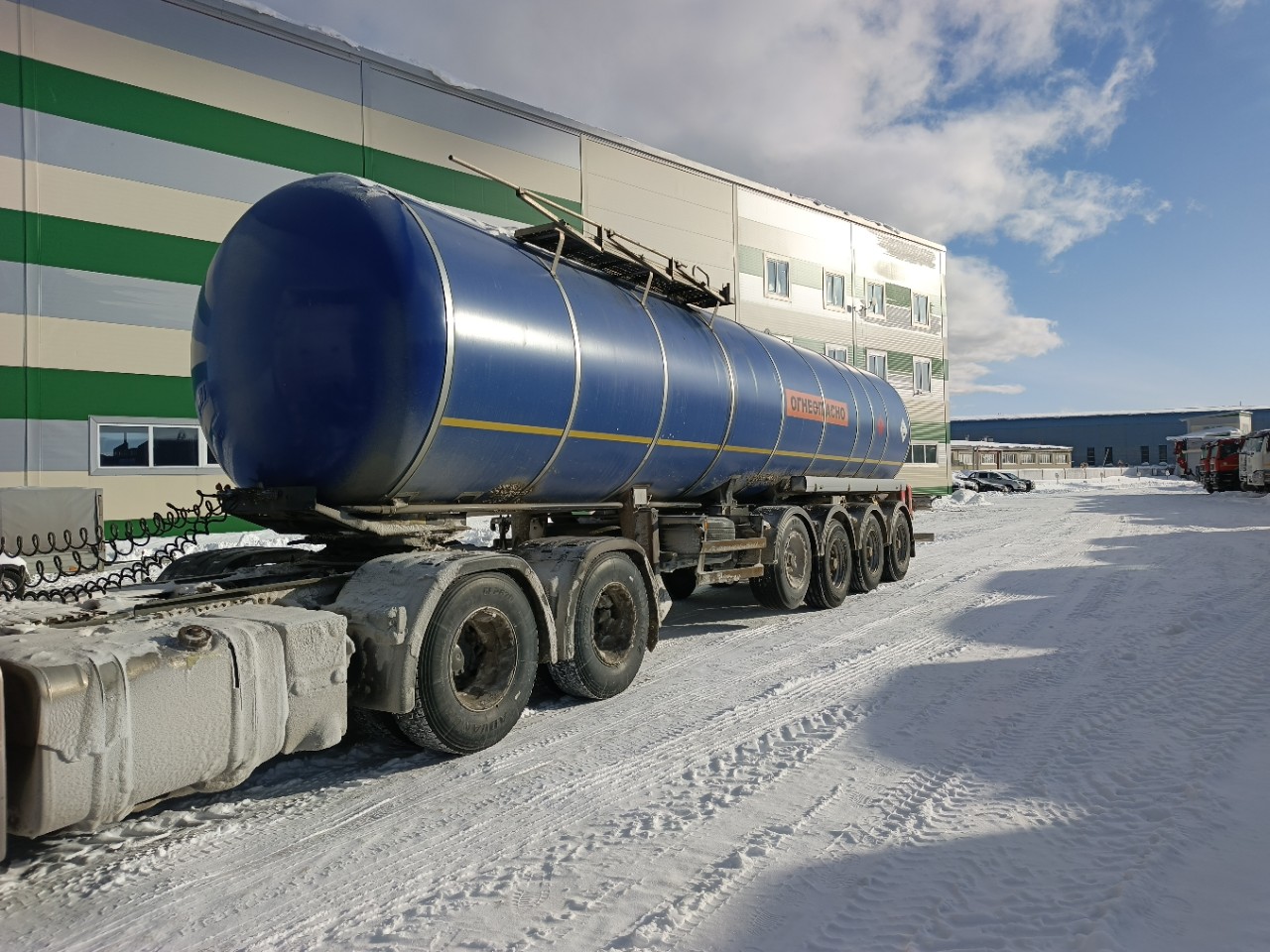 FoxTank 8777 Полуприцеп цистерна 877721 (светлые нефтепродукты)