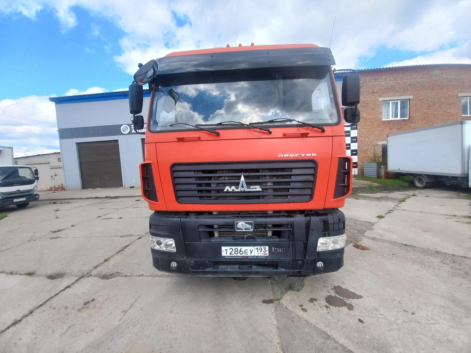МАЗ 5440 4x2 Седельный тягач 544028-570-031 (Дизельный, 11,6 л, 423 л.с., МТ)