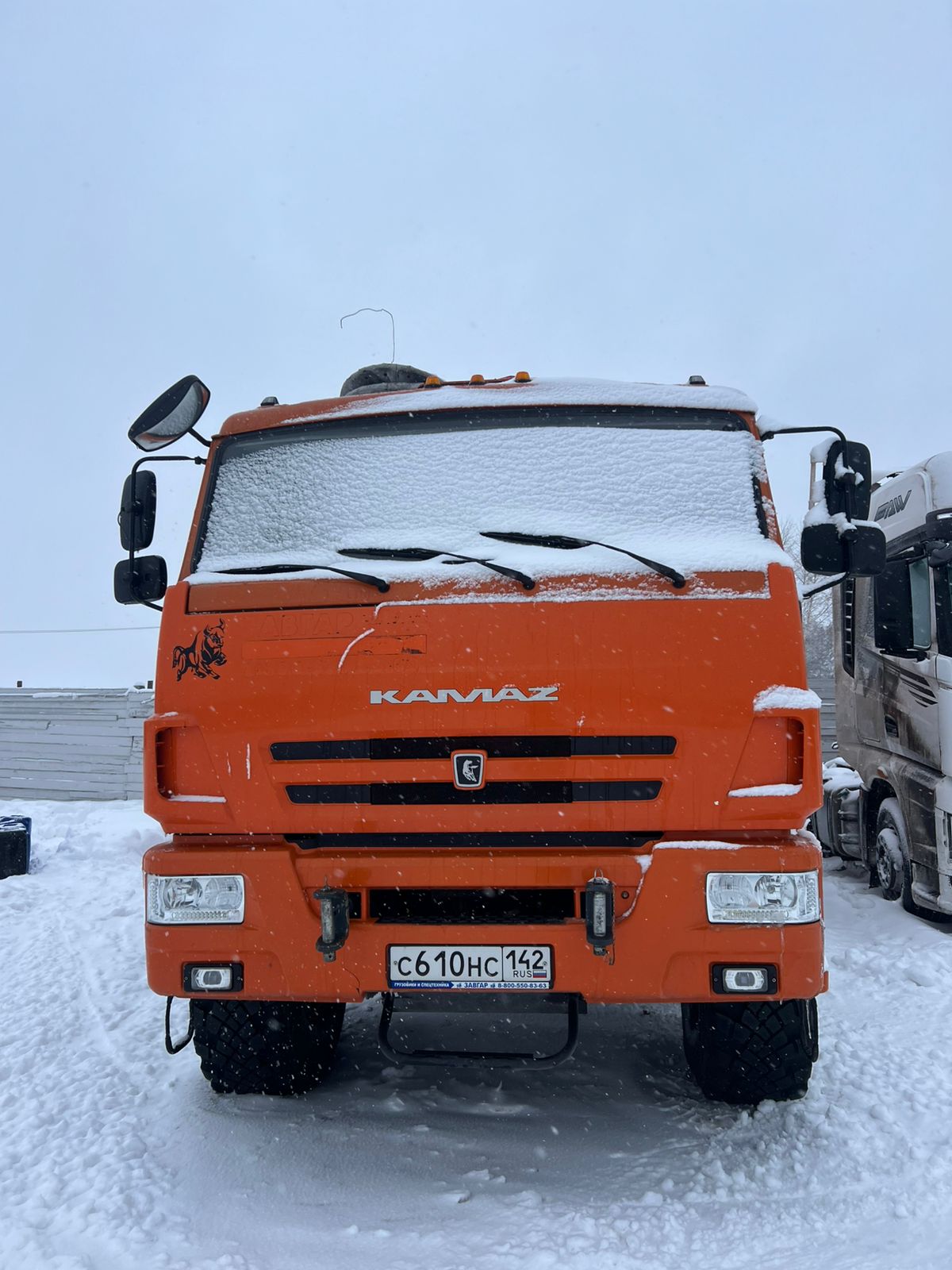 КамАЗ 43118 6x6 Бортовой с КМУ 438240-02 (Дизельный, 11,8 л, 300 л.с., МТ)