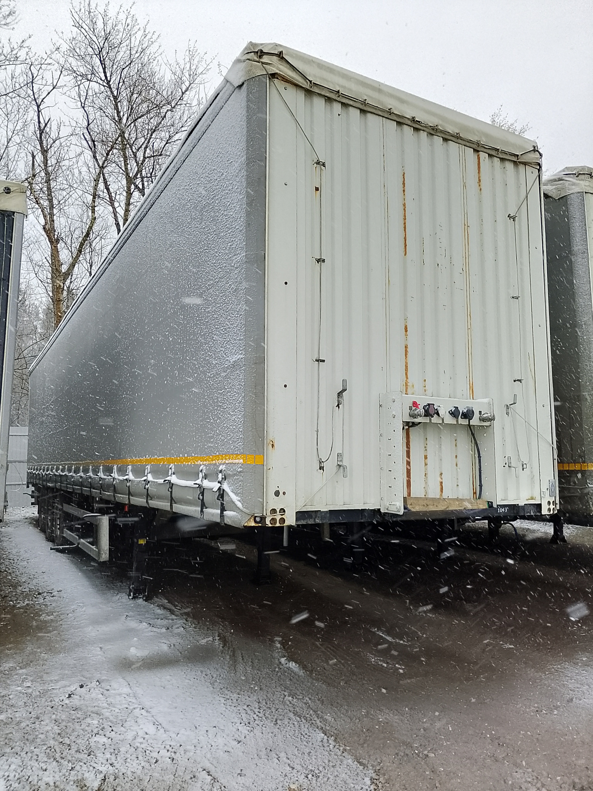 Туймазинский завод автобетоновозов 5885* Полуприцеп шторный 588510