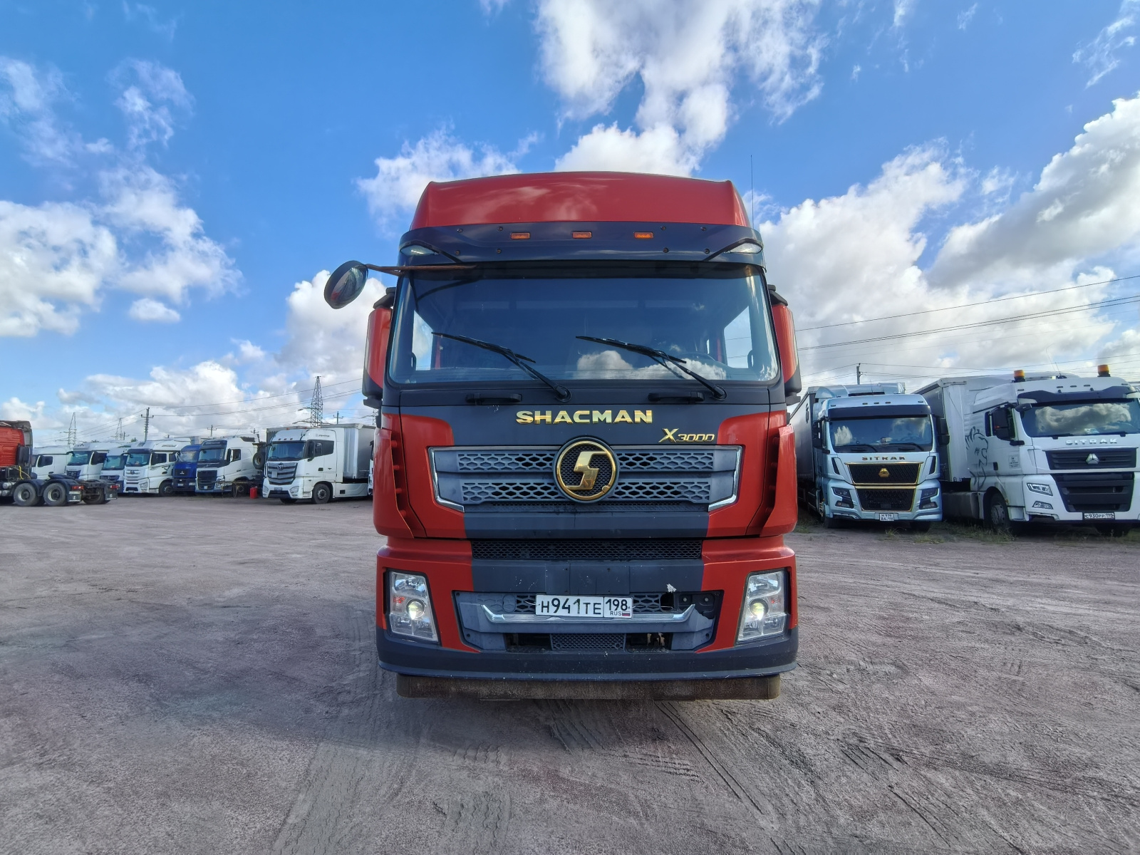Shacman (Shaanxi) SX* 6x4 Седельный тягач SX42584V324 (Дизельный, 11,6 л, 423 л.с., МТ)