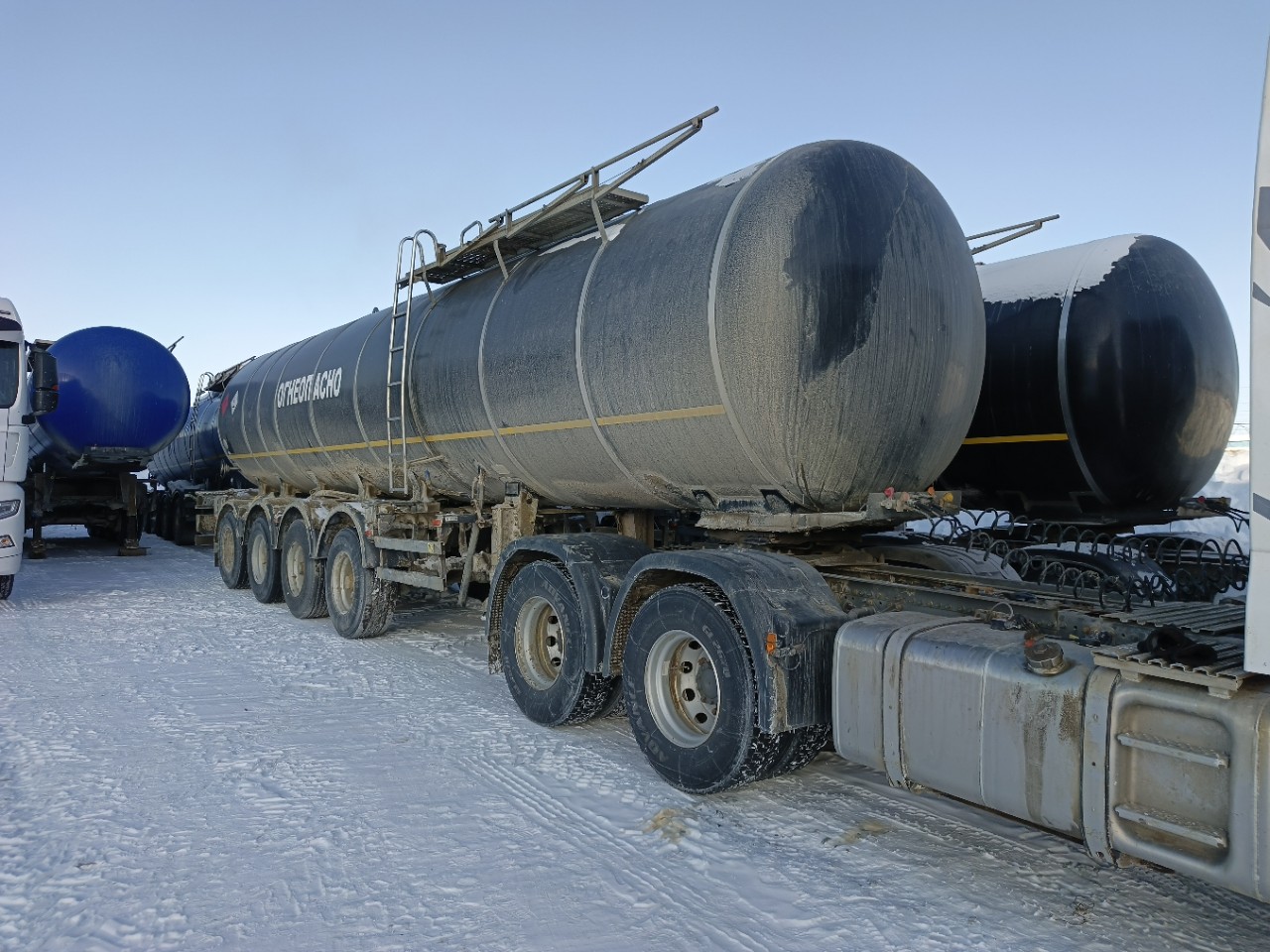 FoxTank 8777 Полуприцеп цистерна 877721 (светлые нефтепродукты)