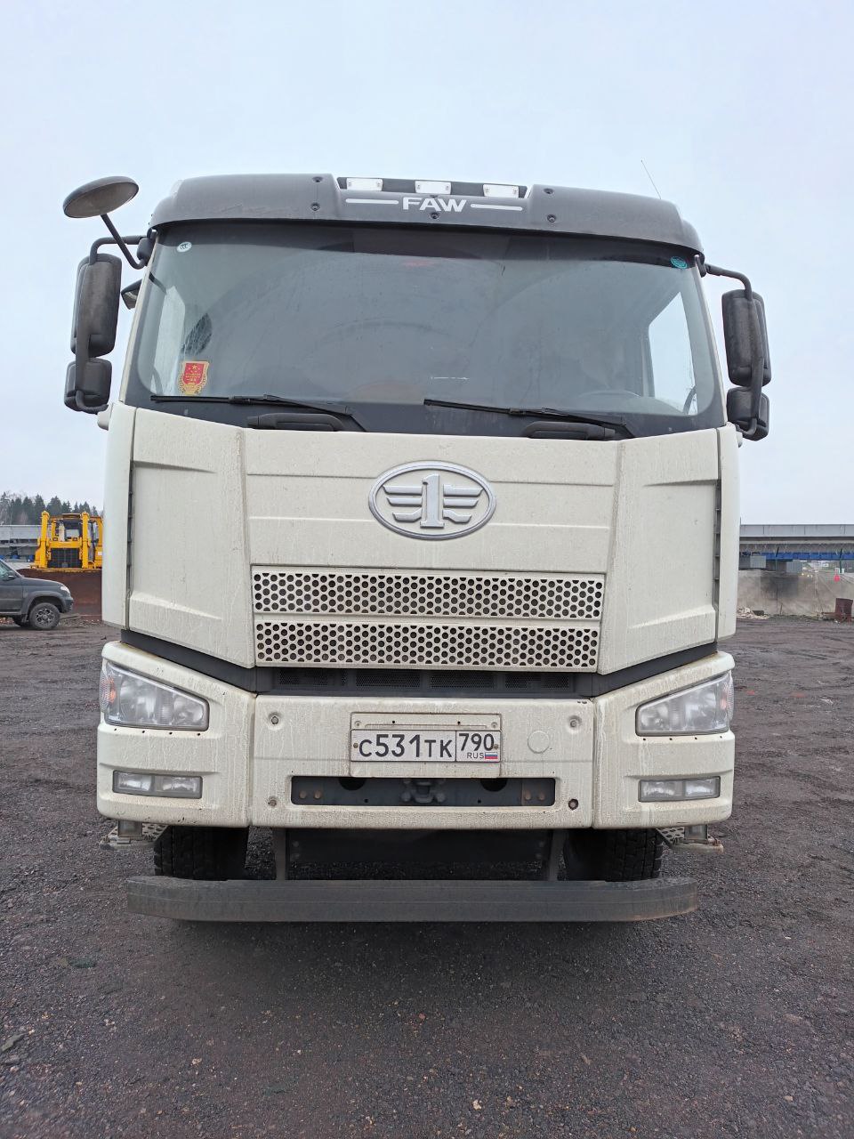 FAW J6 6x4 Бортовой с КМУ 7066-F8 	(Дизельный, 8,6 л, 375 л.с., МТ)