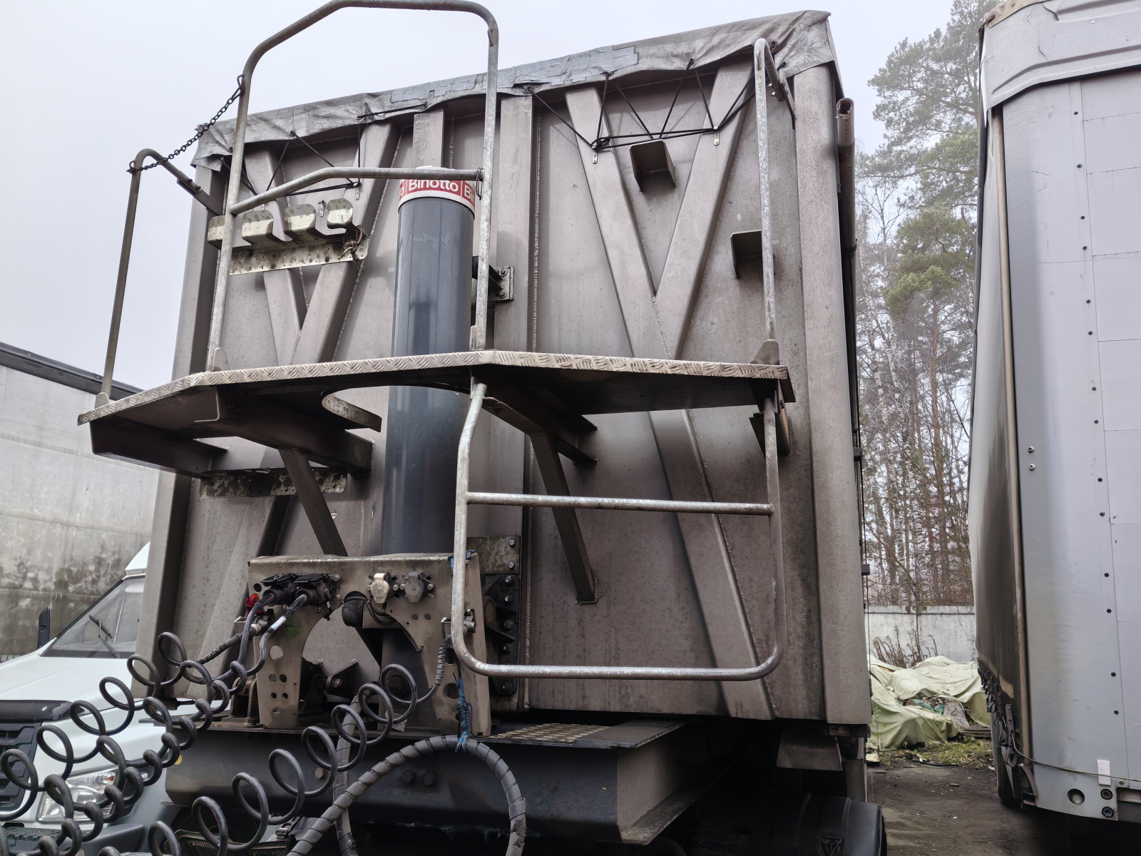 Bodex KIS-3W* Полуприцеп самосвал KIS 3WA1